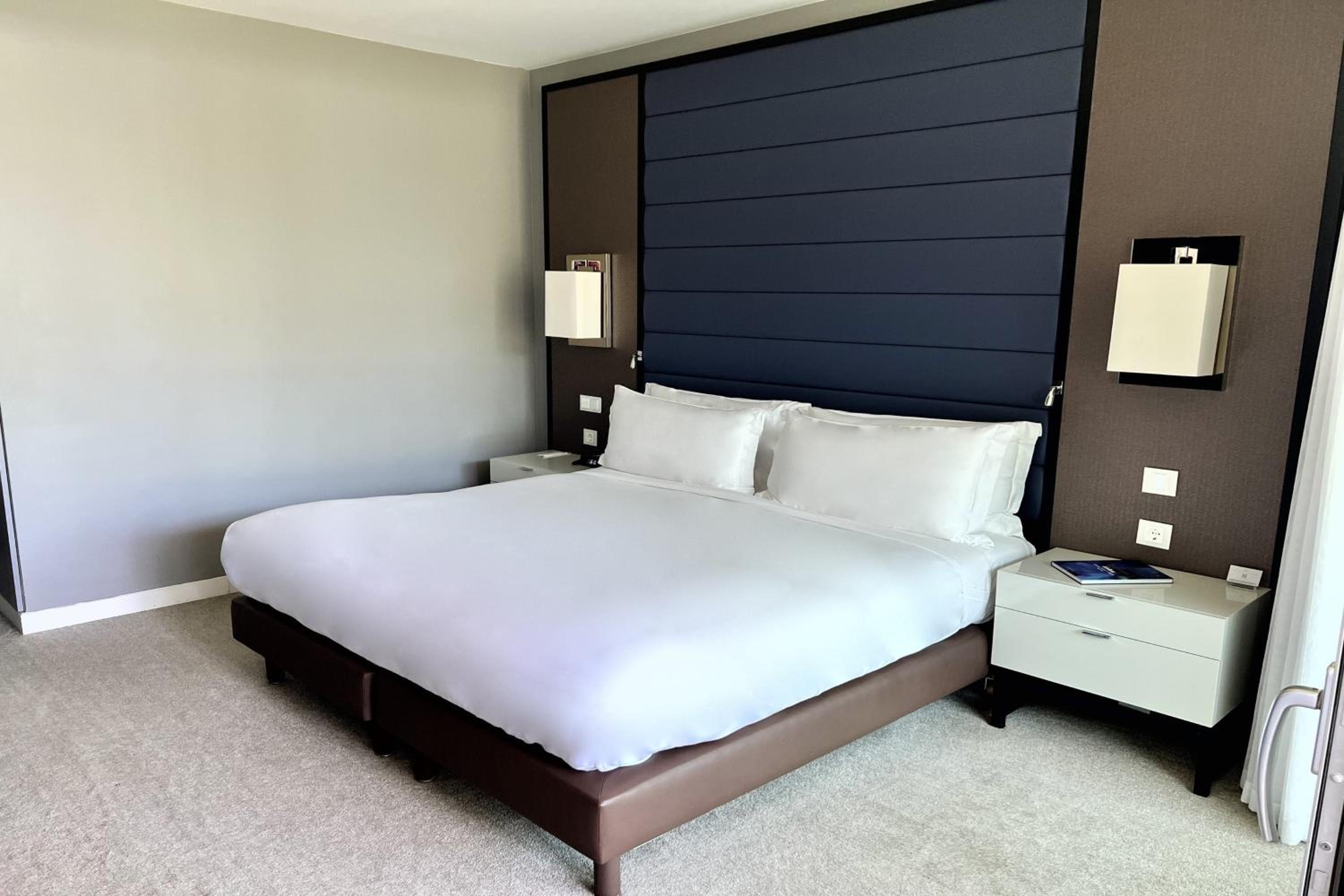 Classic Twin Room with Garden View - Disability Access thumbnail 6