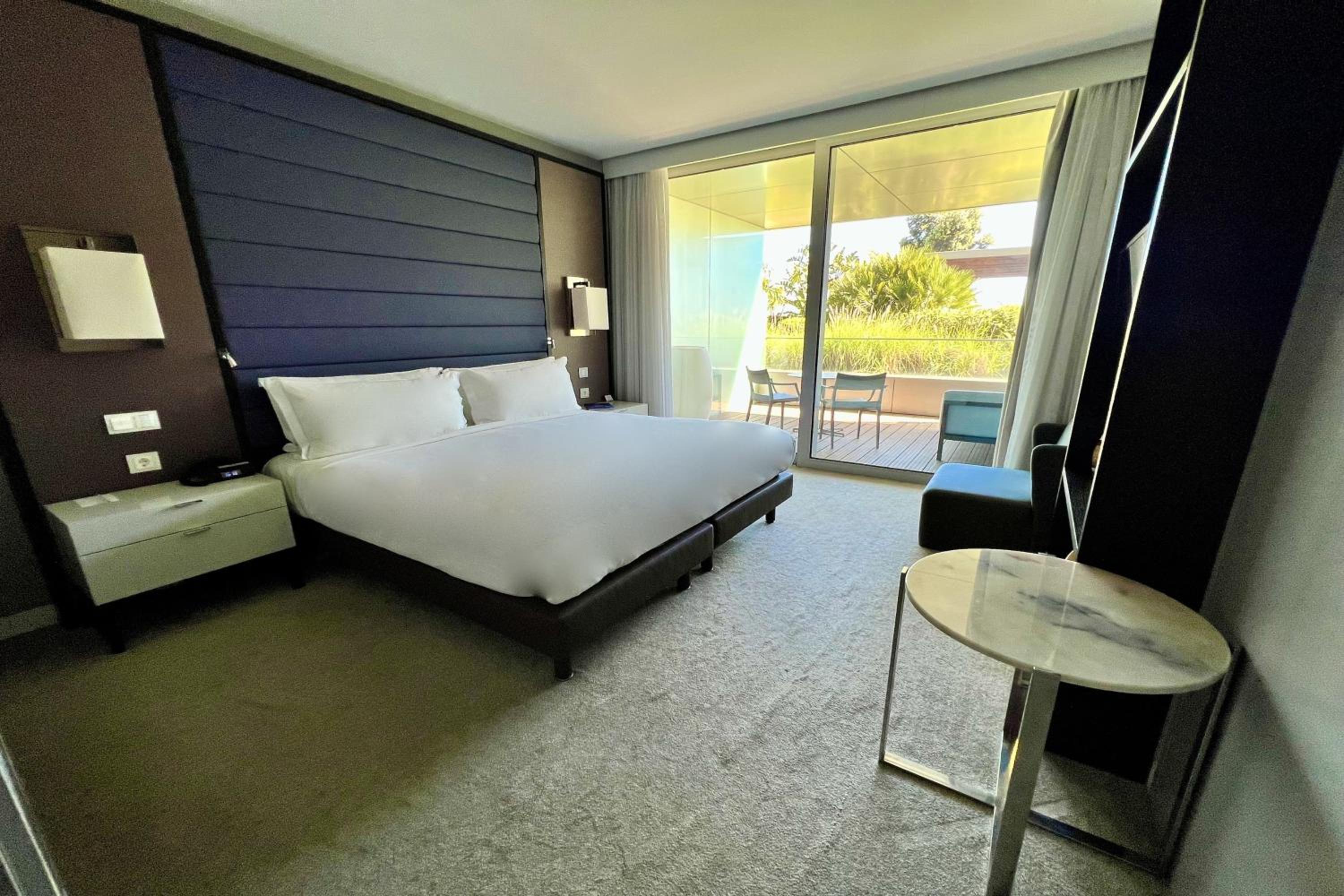 Gemütliches Kingsize-Zimmer mit Gartenblick