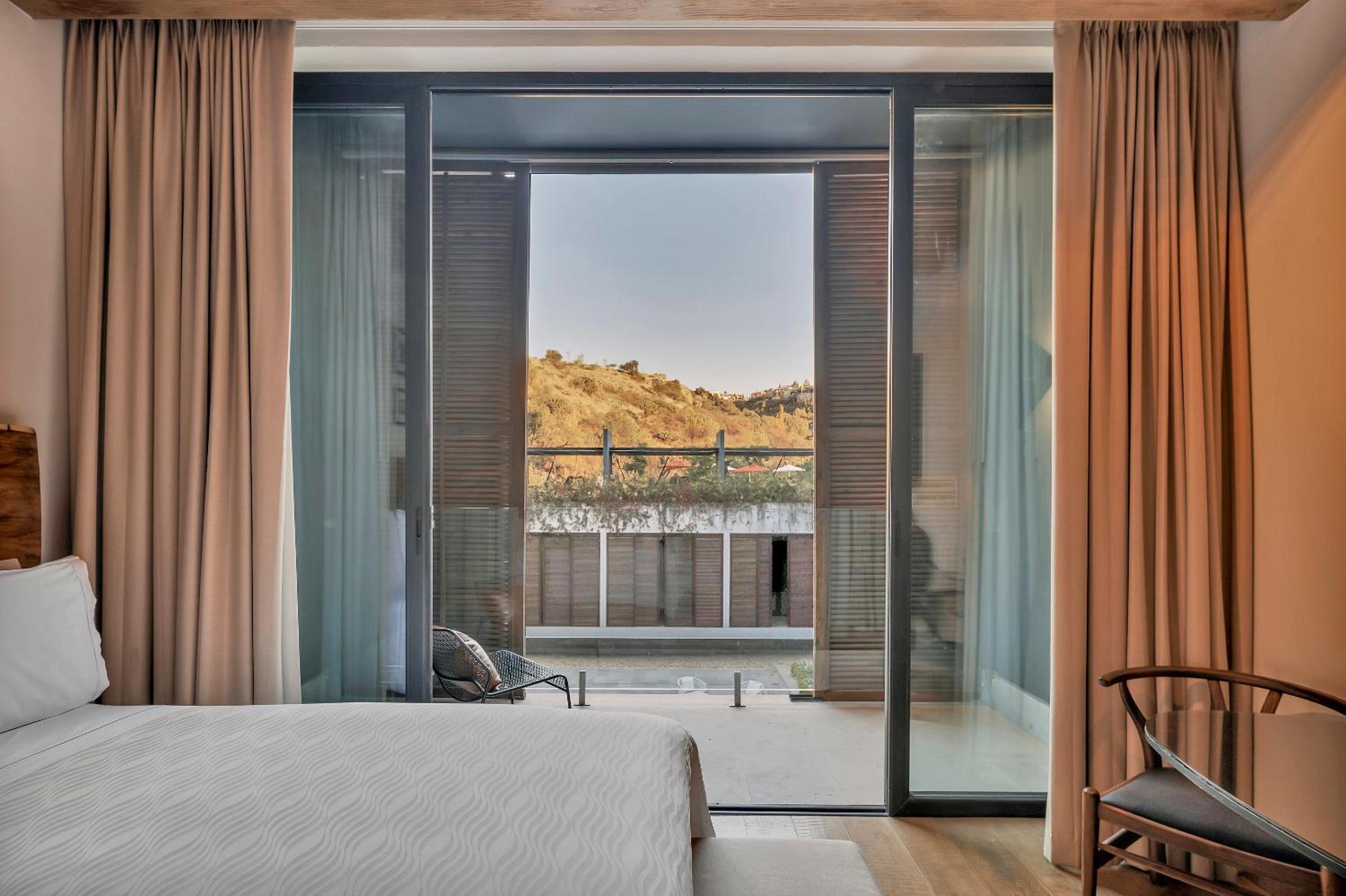 Deluxe Zimmer mit Balkon und Blick auf die Terrasse 1 King