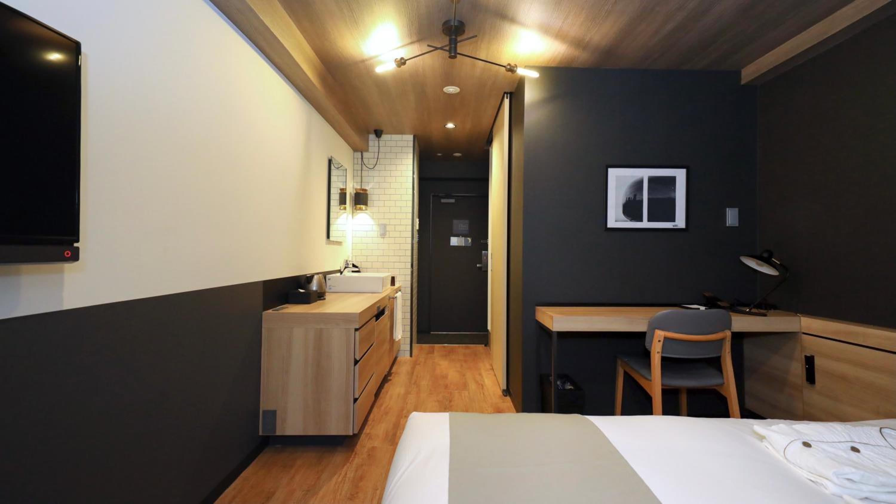 Double Room thumbnail 6