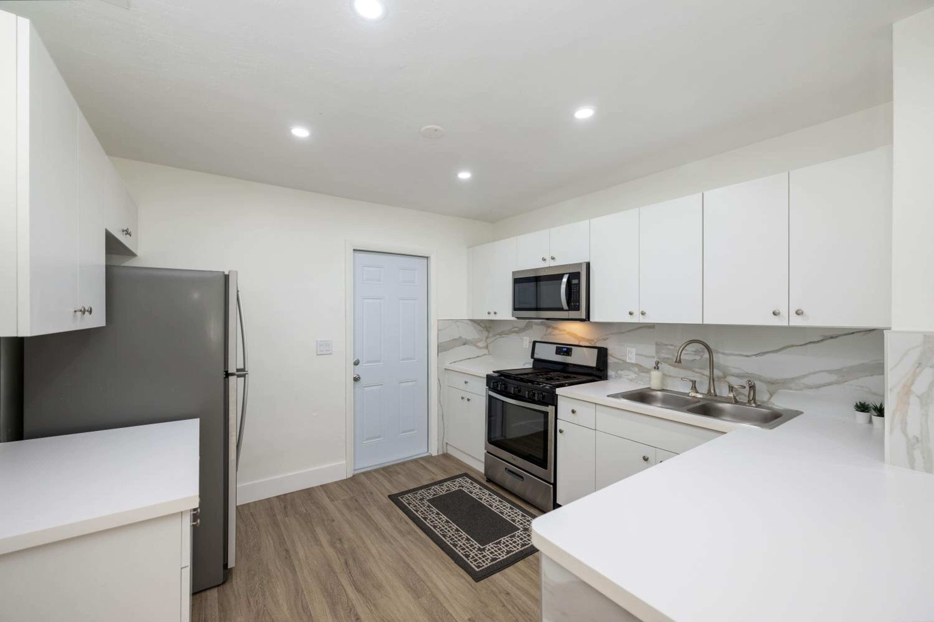 Three-Bedroom House photo 2