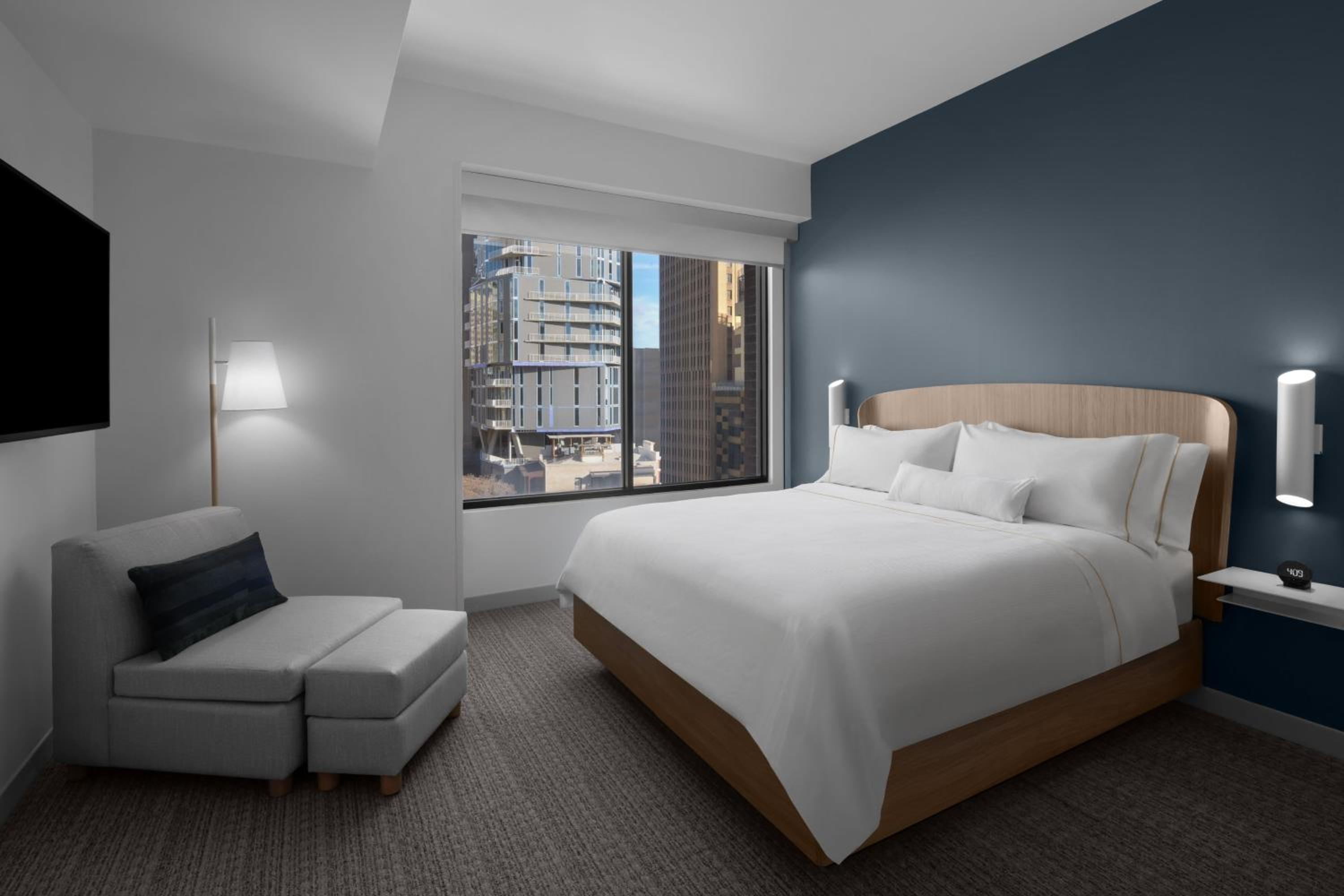 One-Bedroom King Suite with Sofa Bed  - Photo 3