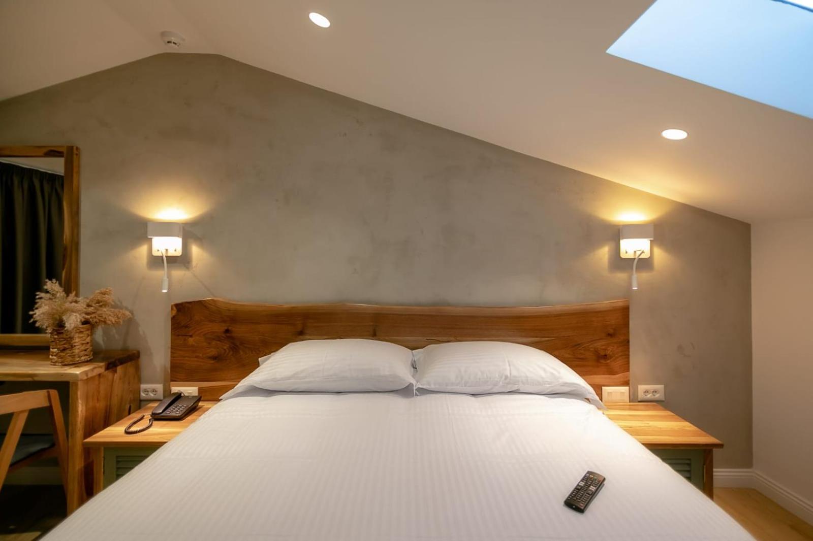 Deluxe Double Room with Balcony photo 1