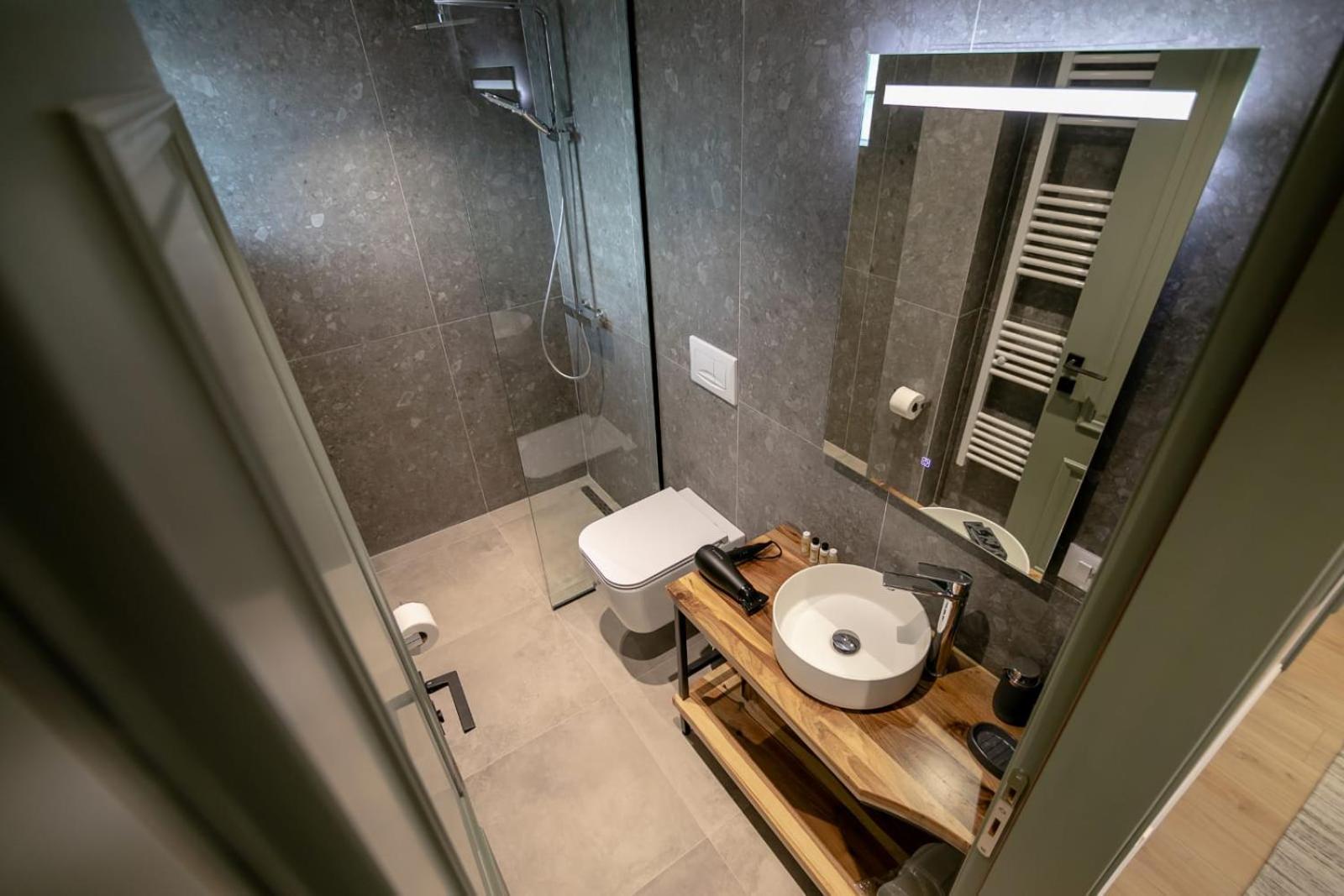 Deluxe Double Room with Balcony photo 2