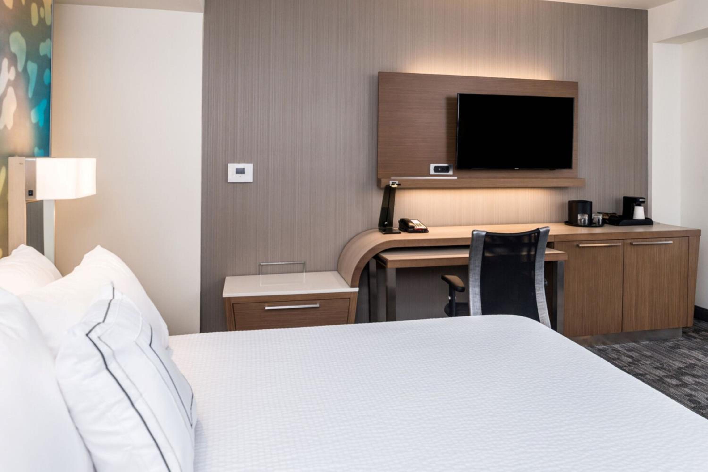 King Suite with Sofa Bed and Adapted Tub - Mobility Accessible photo 3