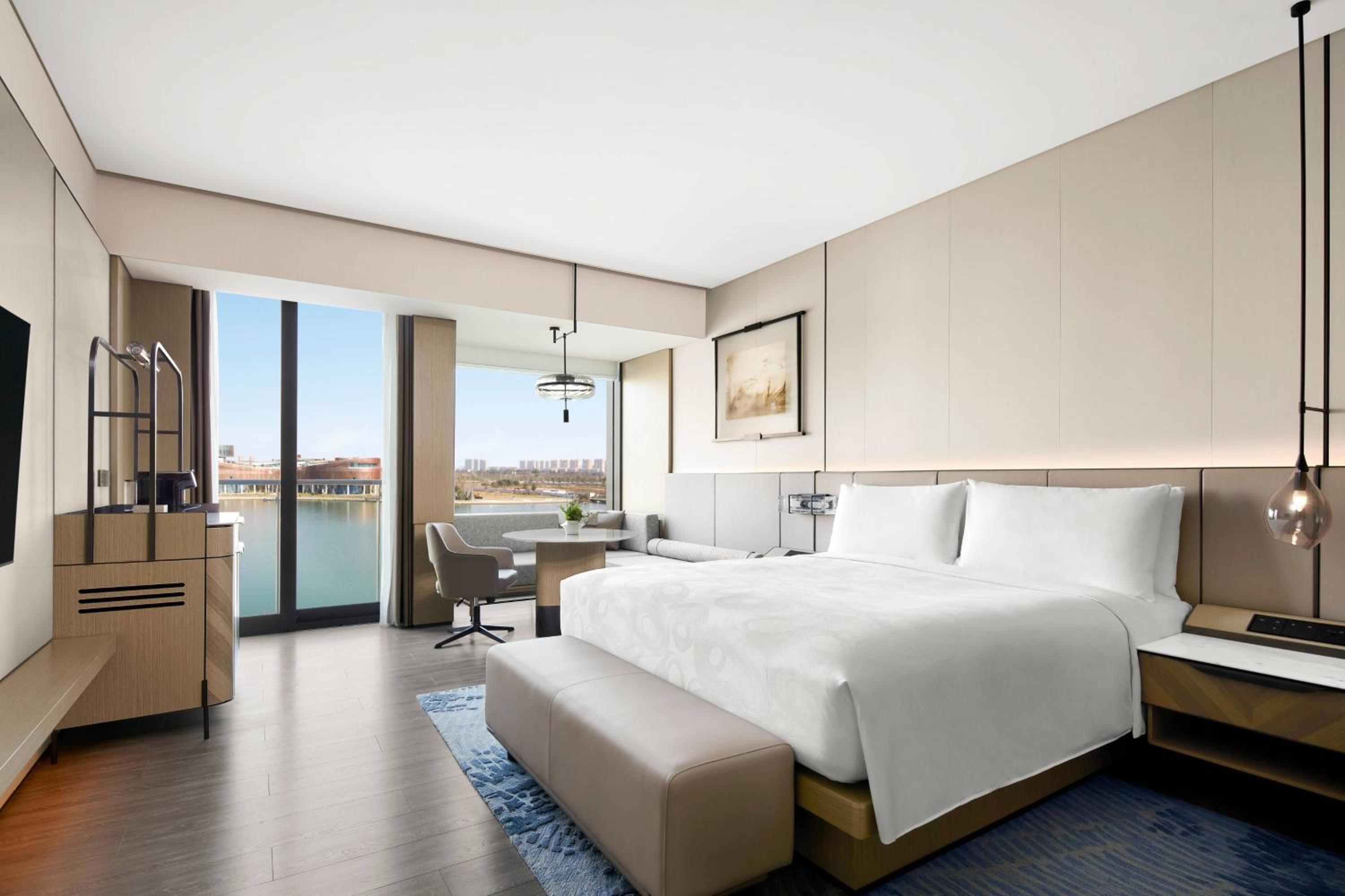 Lake view Guest Room with 1 King, Lake view Balcony