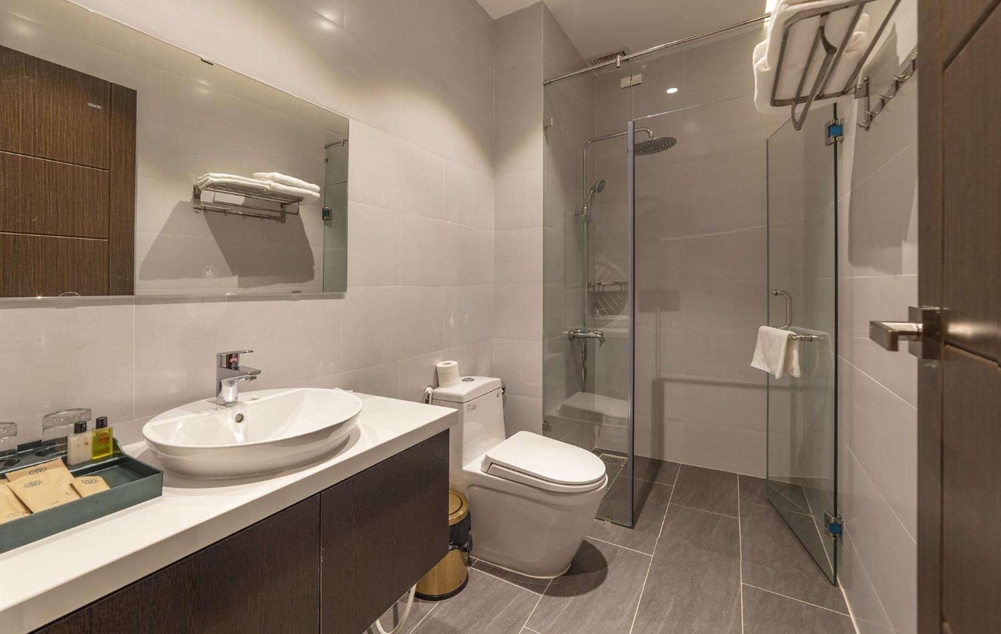 Deluxe Twin Room with Mountain View - Photo 9
