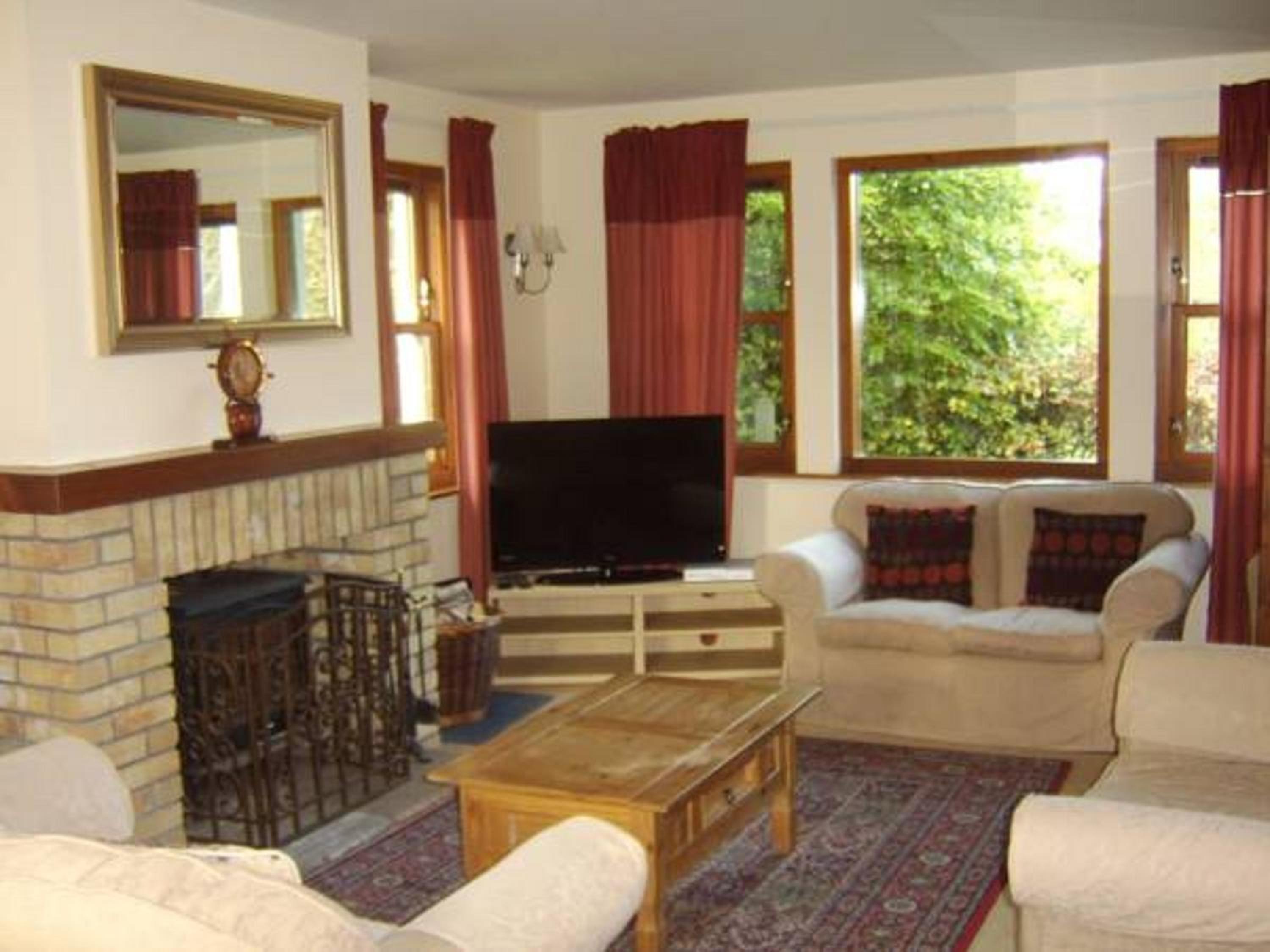 Three-Bedroom House photo 1