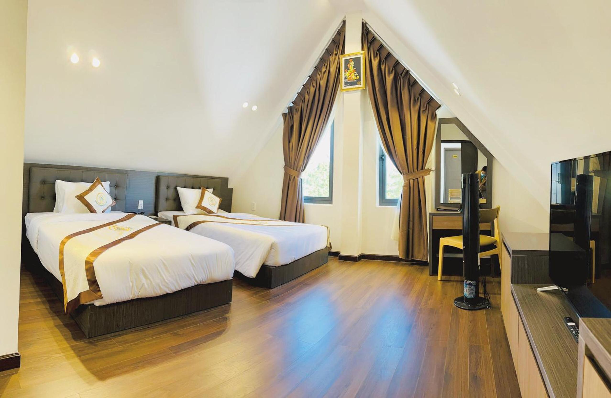 Deluxe Twin Room with Mountain View - Photo 8