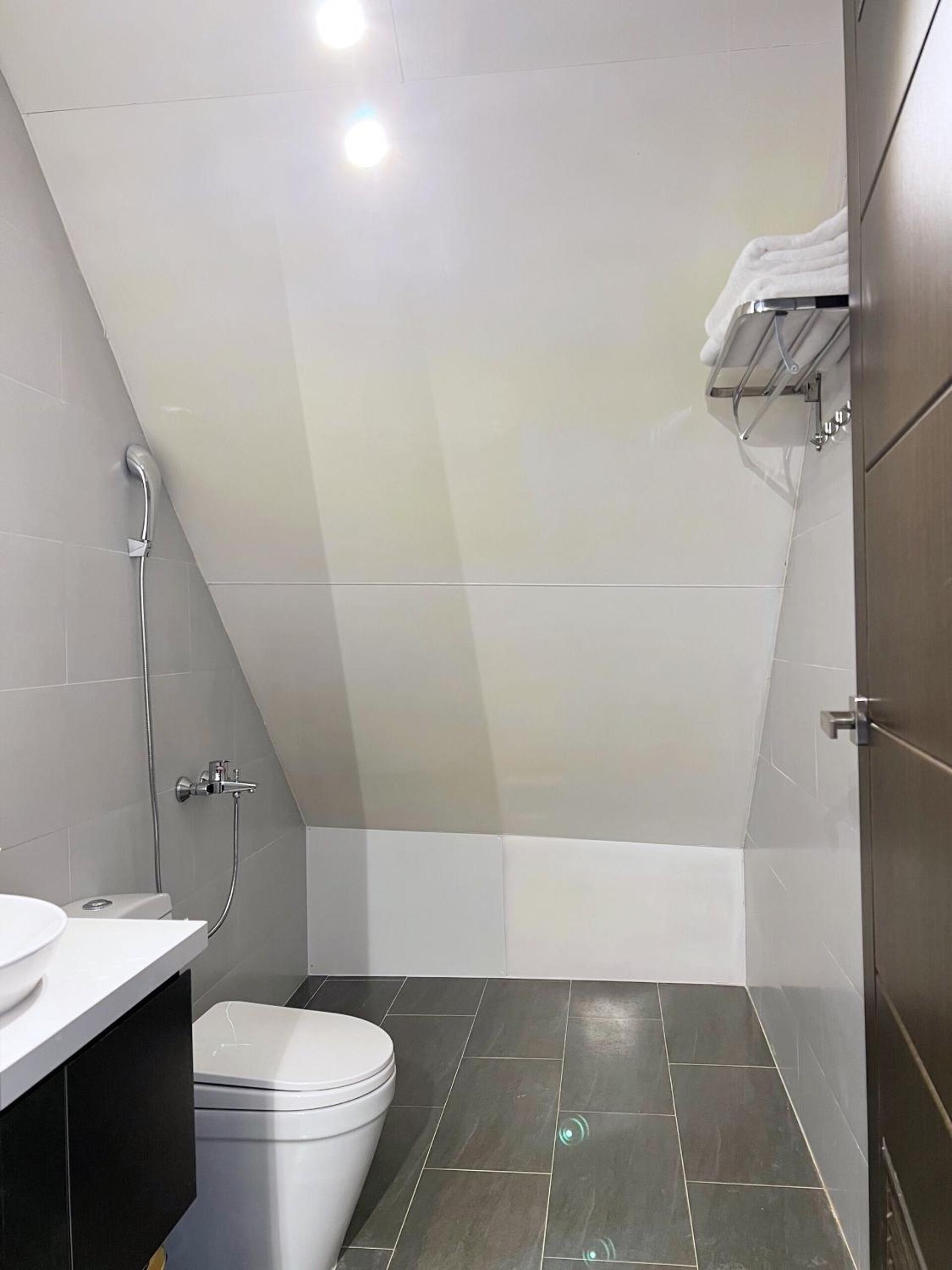 Deluxe Twin Room with Mountain View - Photo 10