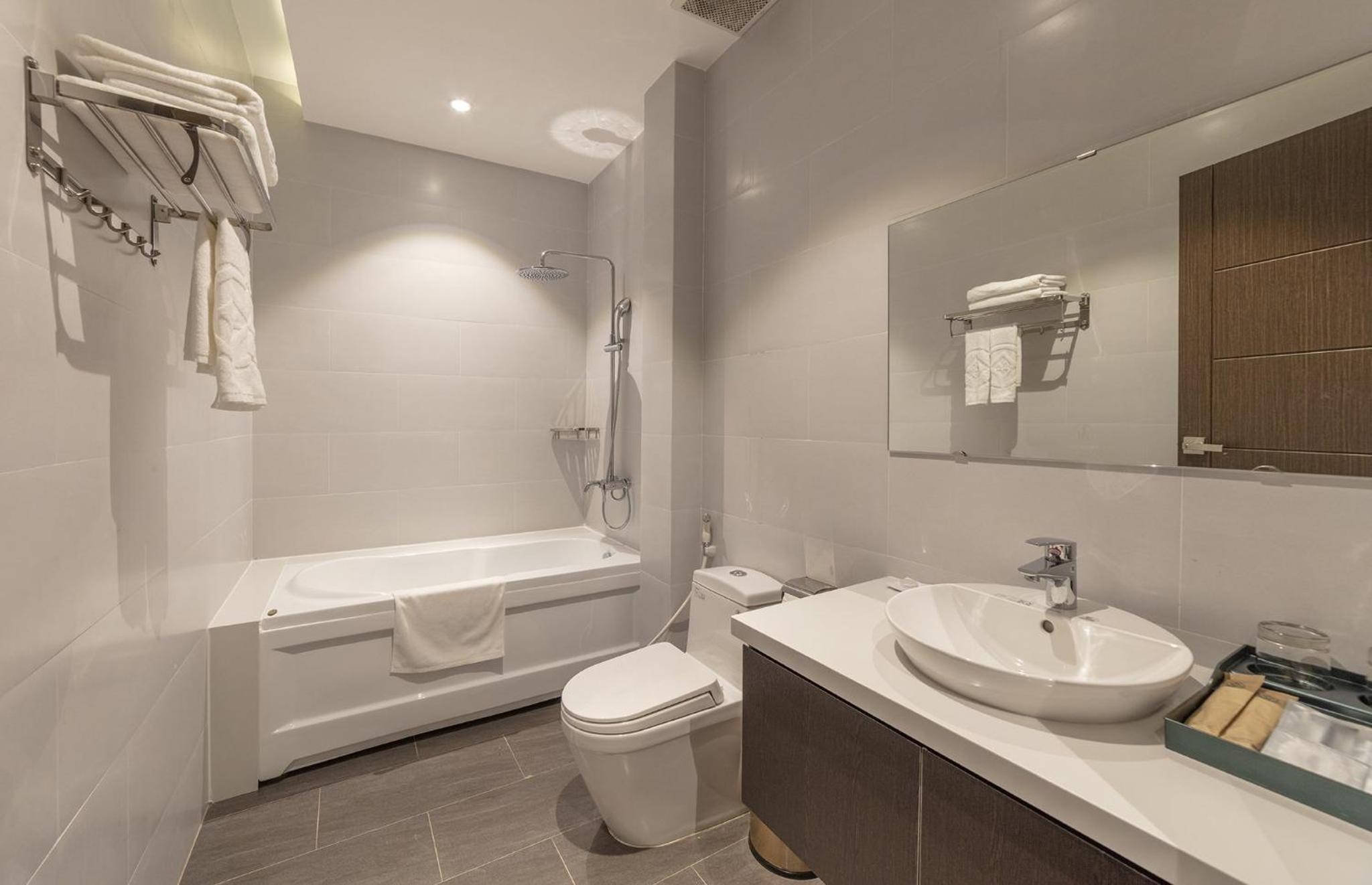 Grand Twin Room with Bathtub and Forest View - Photo 8