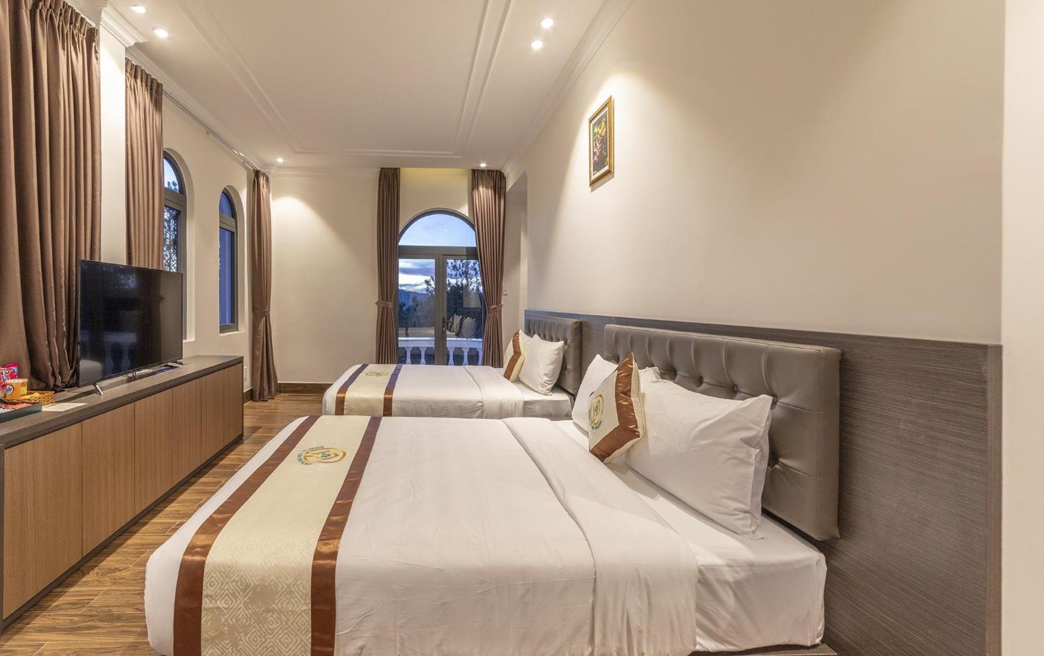 Grand Twin Room with Bathtub and Forest View - Photo 6