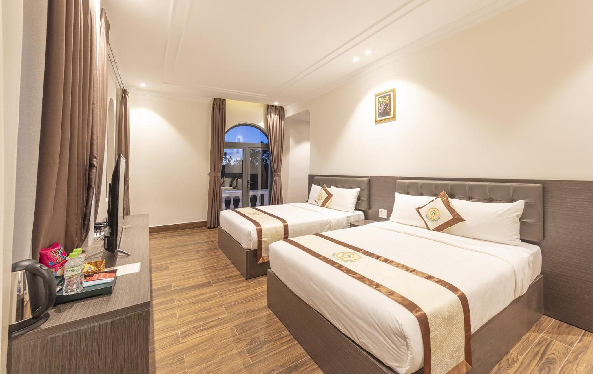 Grand Twin Room with Bathtub and Forest View - Photo 5