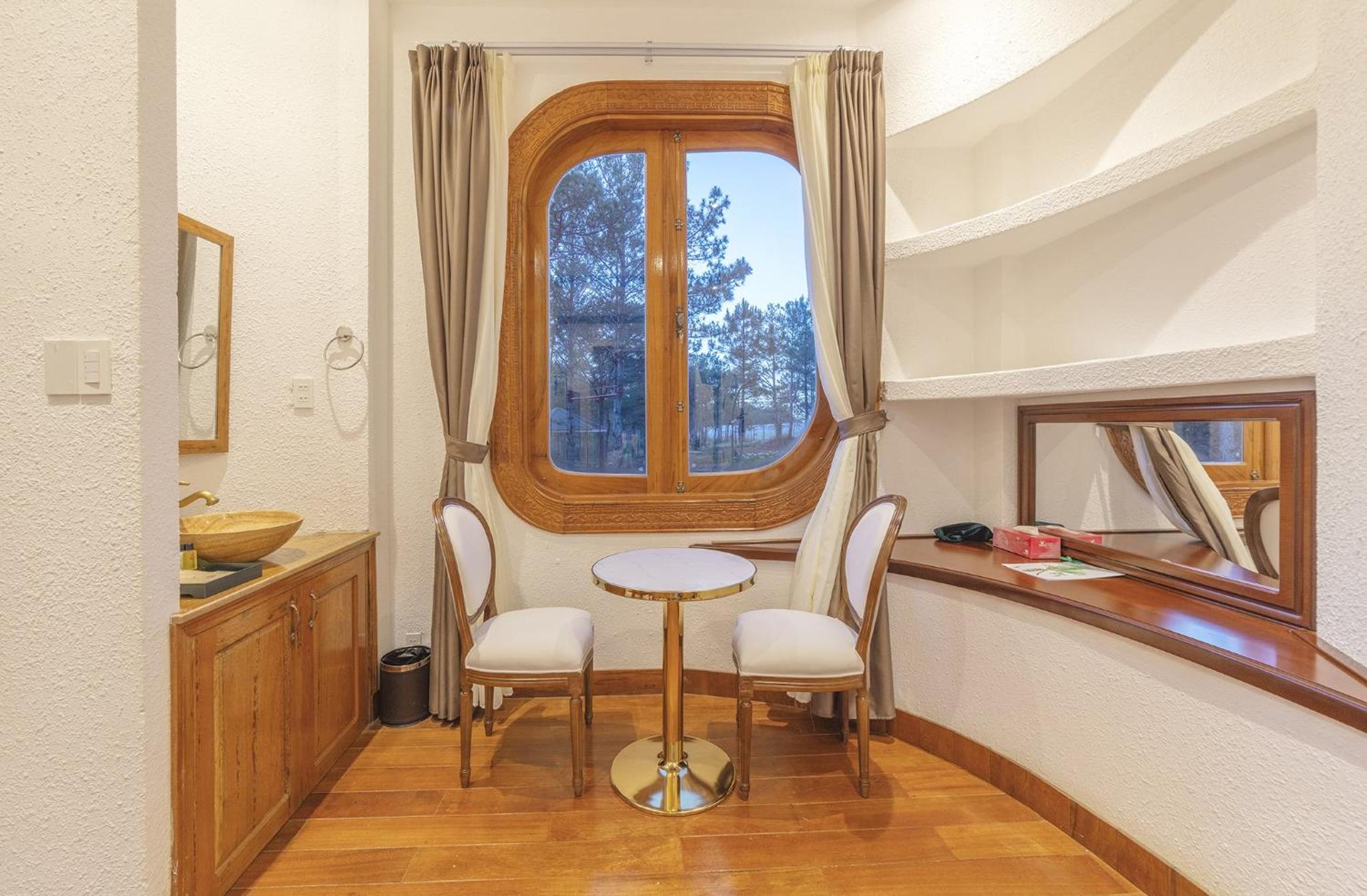 Three-Bedroom Villa with Forest View - Photo 10
