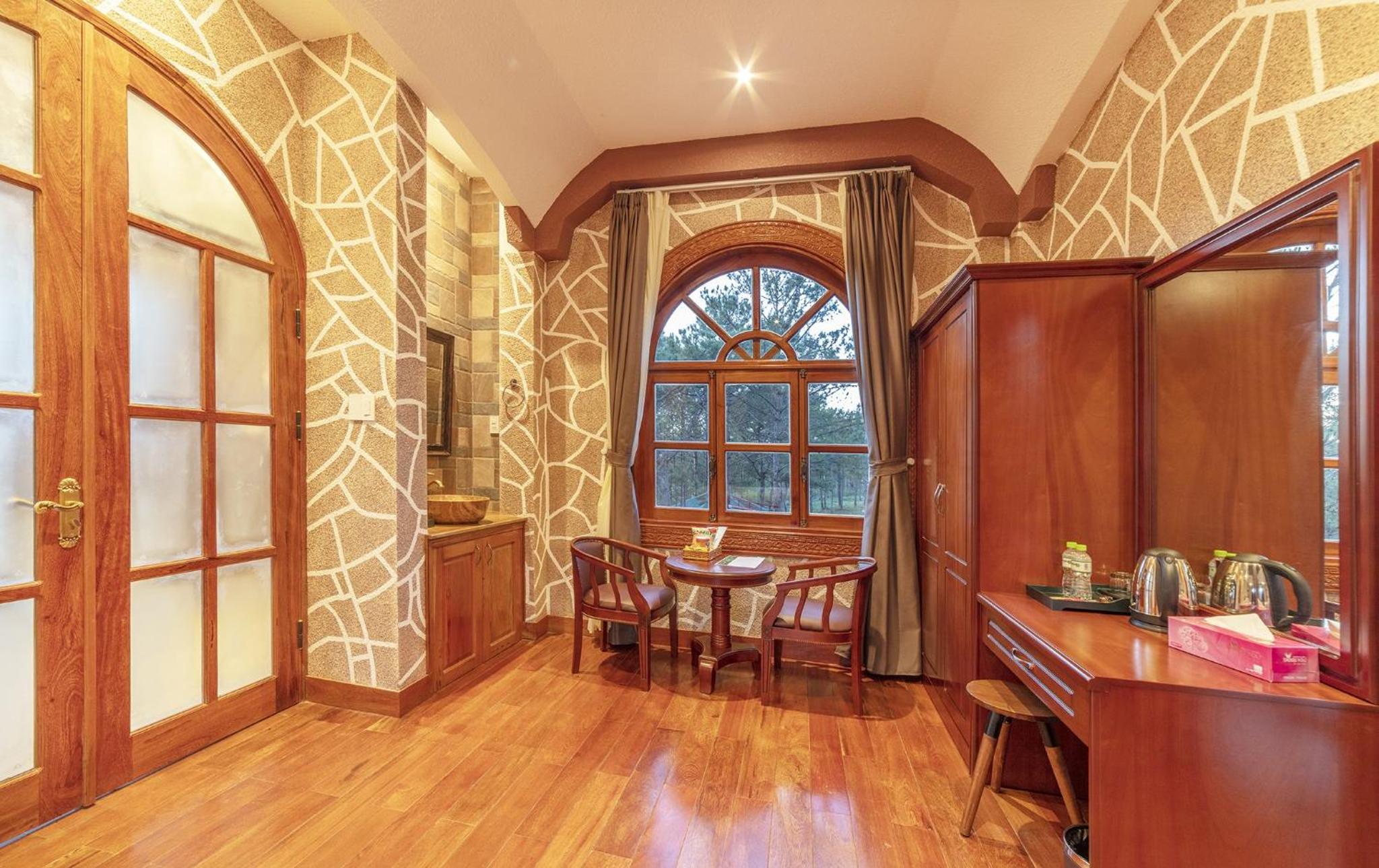 Three-Bedroom Villa with Forest View - Photo 9
