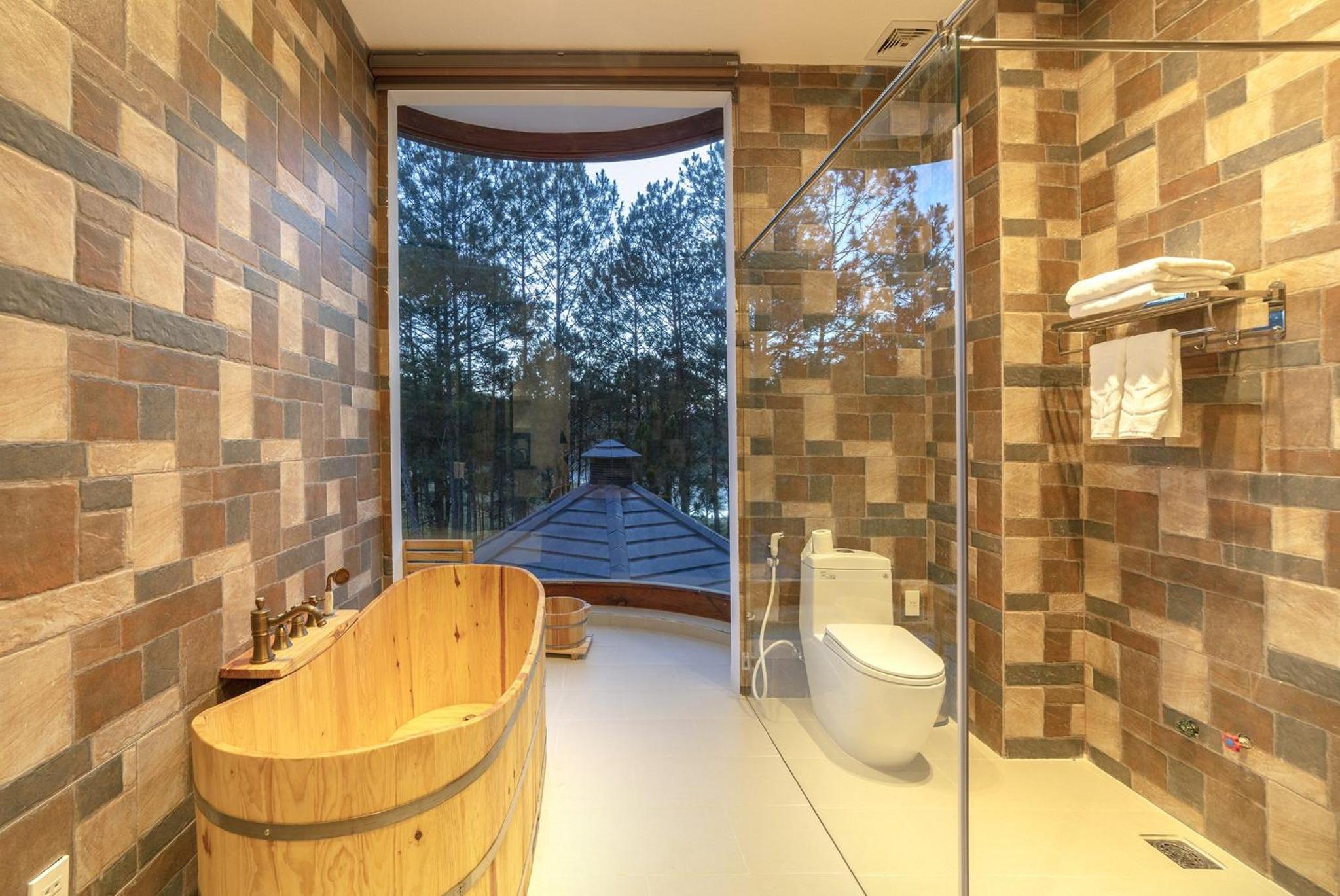 Three-Bedroom Villa with Forest View - Photo 2