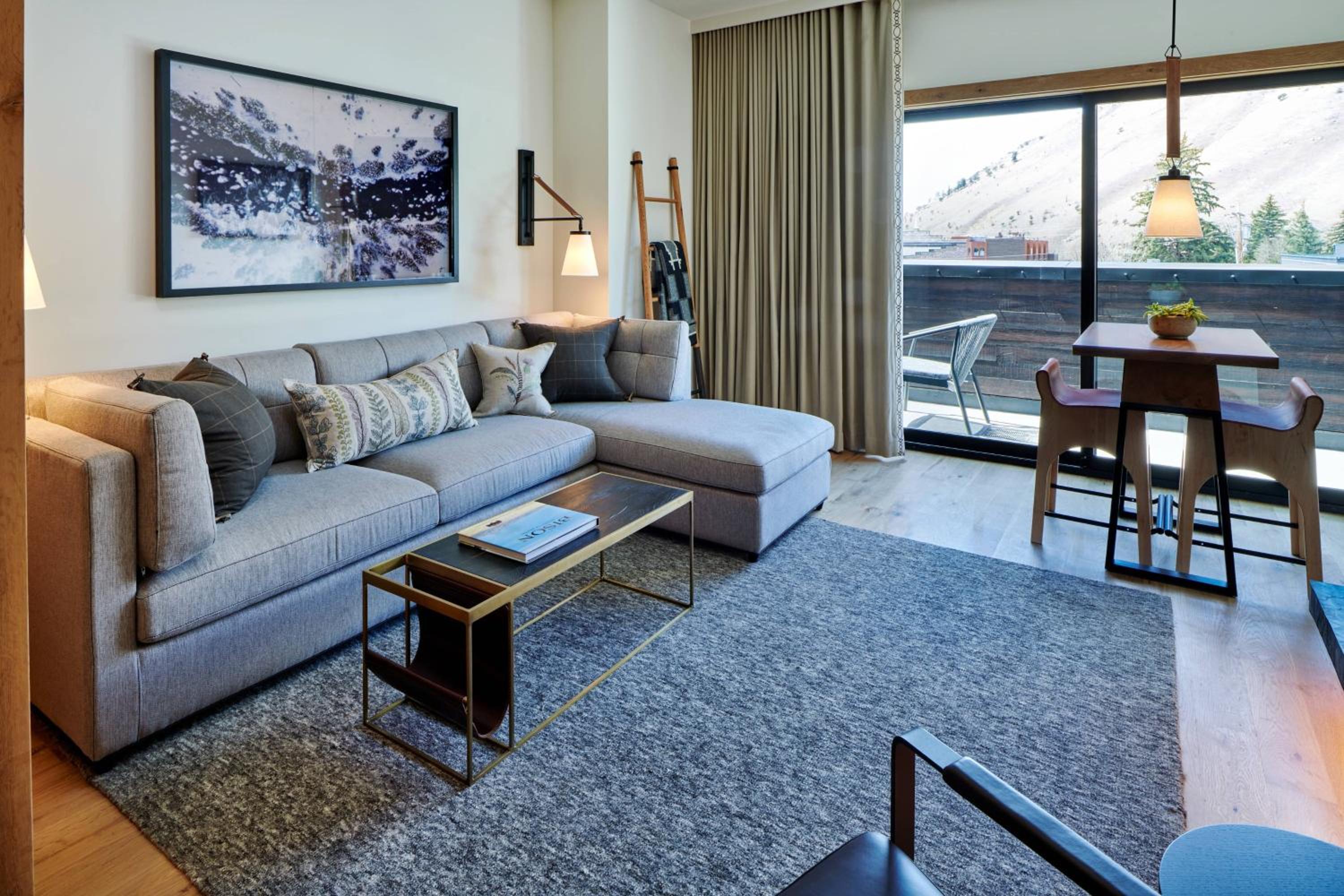 One-Bedroom King Suite with Sofa Bed and Tub - Photo 3