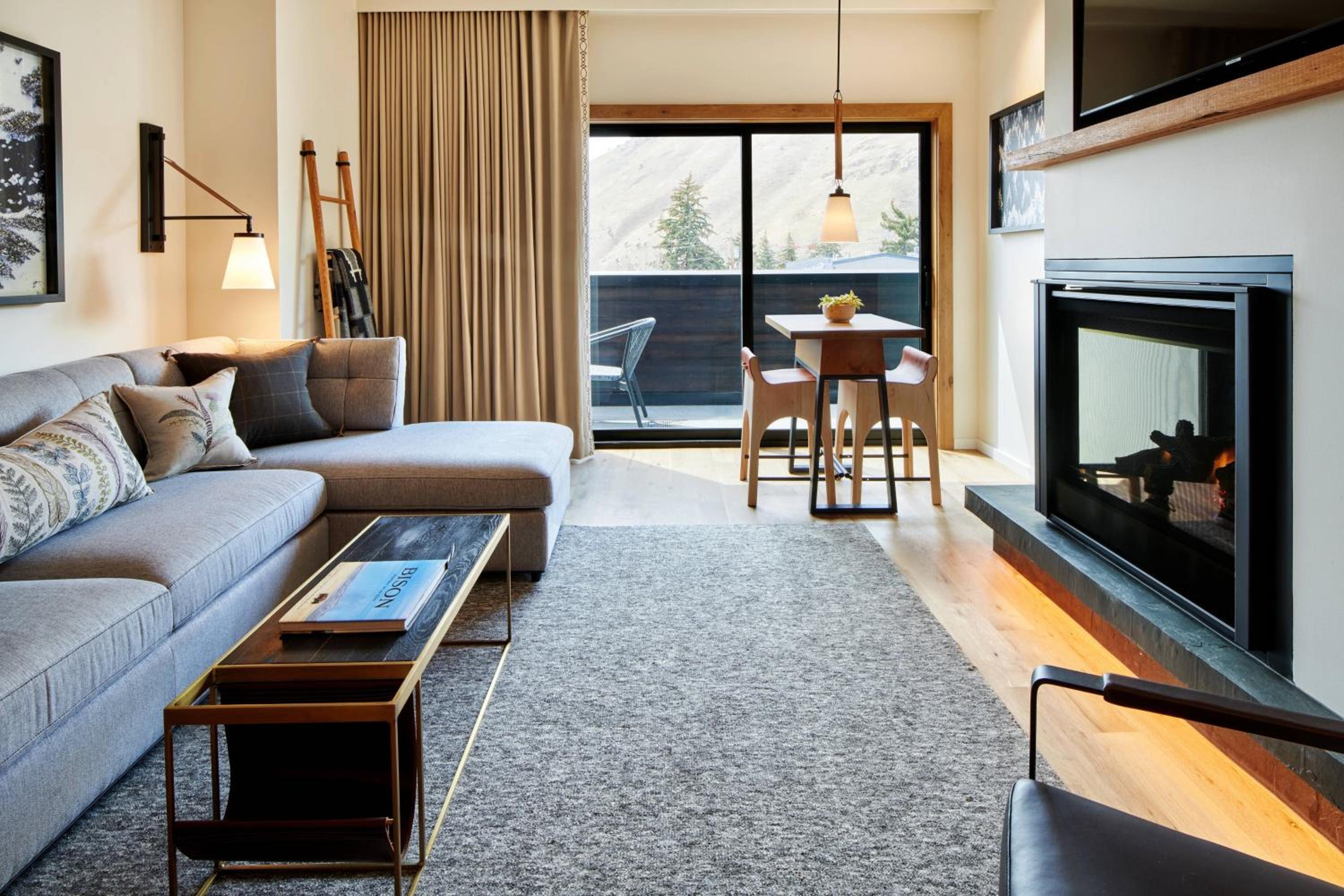 One-Bedroom King Suite with Sofa Bed and Tub - Photo 1