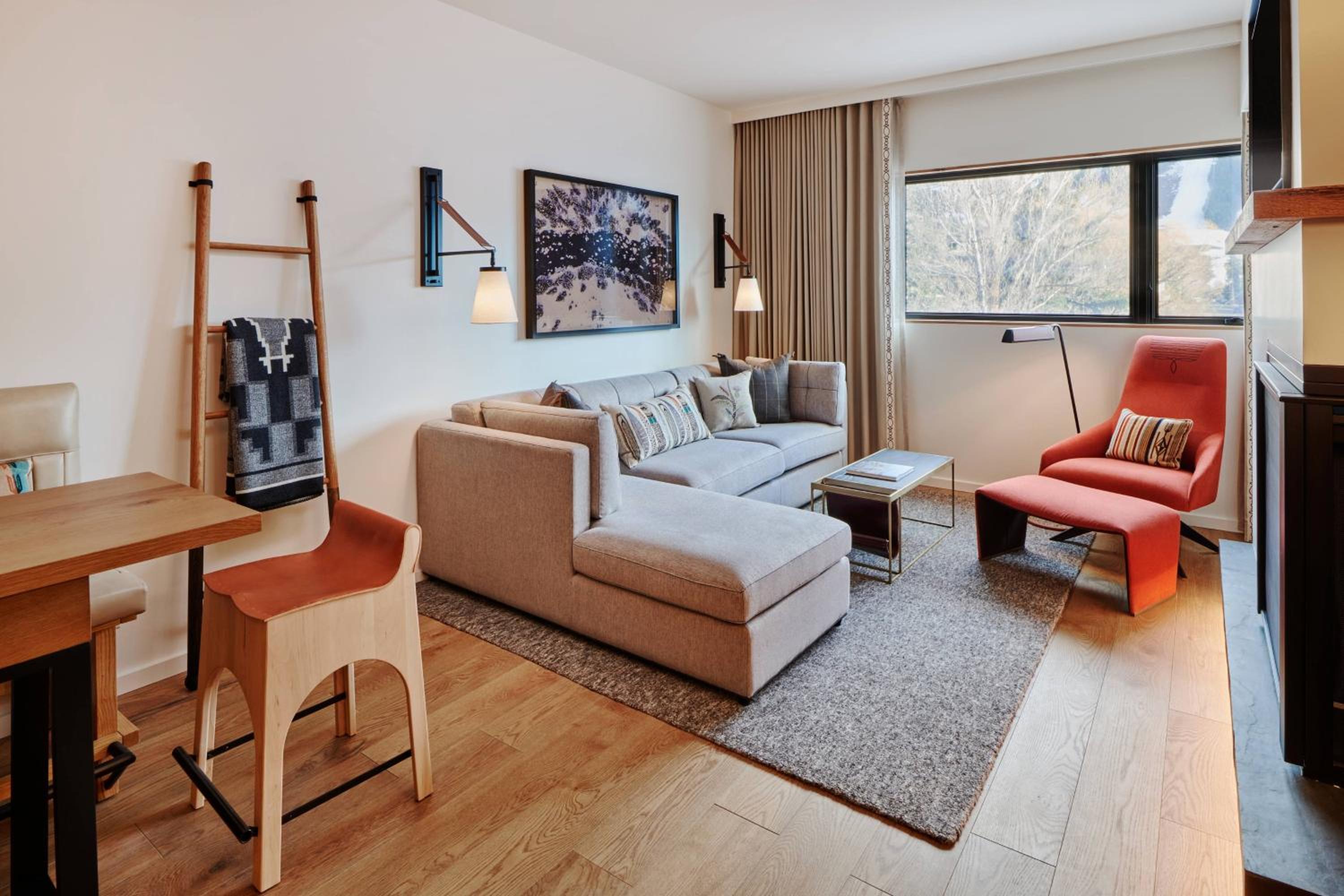 One-Bedroom King Suite with Sofa Bed and Balcony - Photo 3