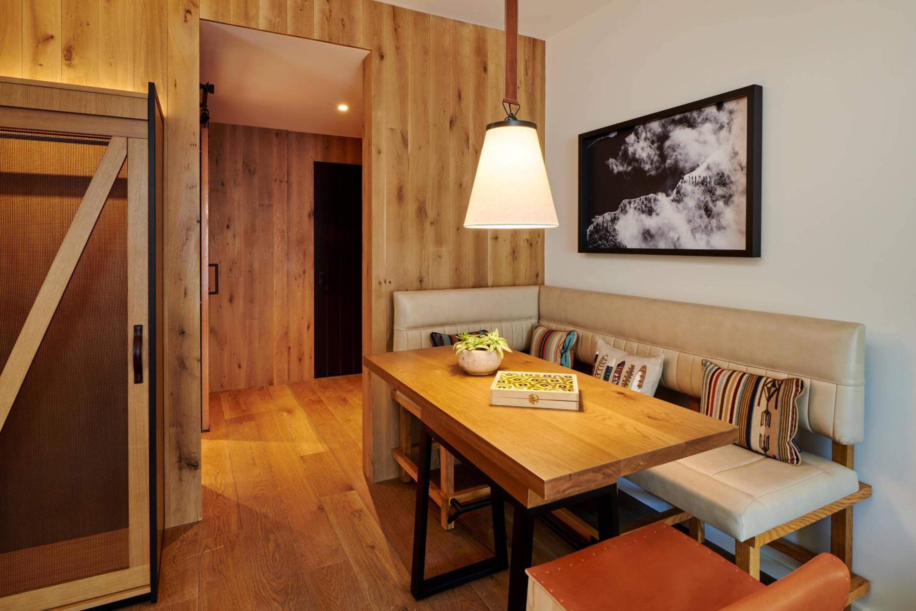 One-Bedroom King Suite with Sofa Bed and Balcony - Photo 11