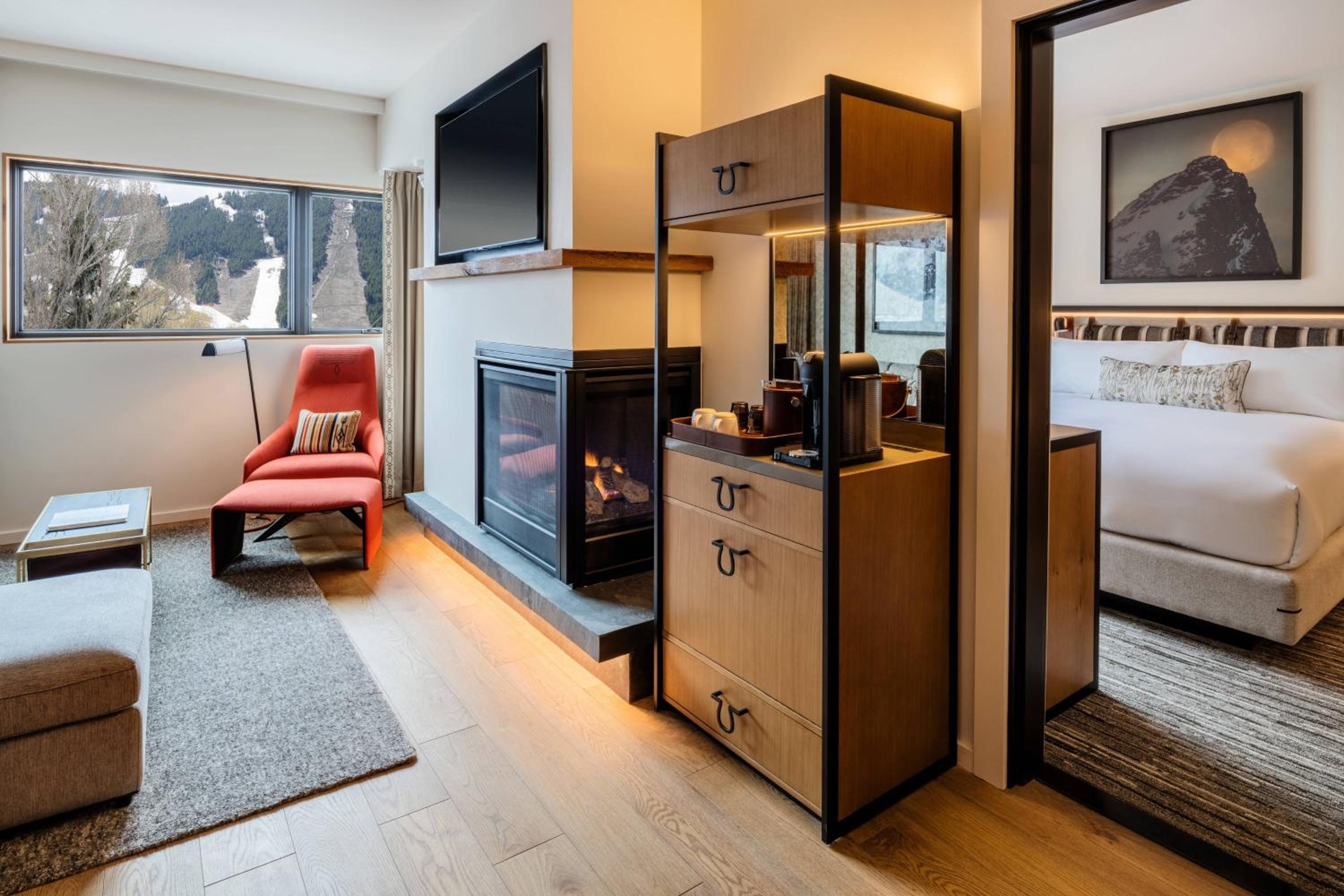 One-Bedroom King Suite with Sofa Bed and Balcony - Photo 8