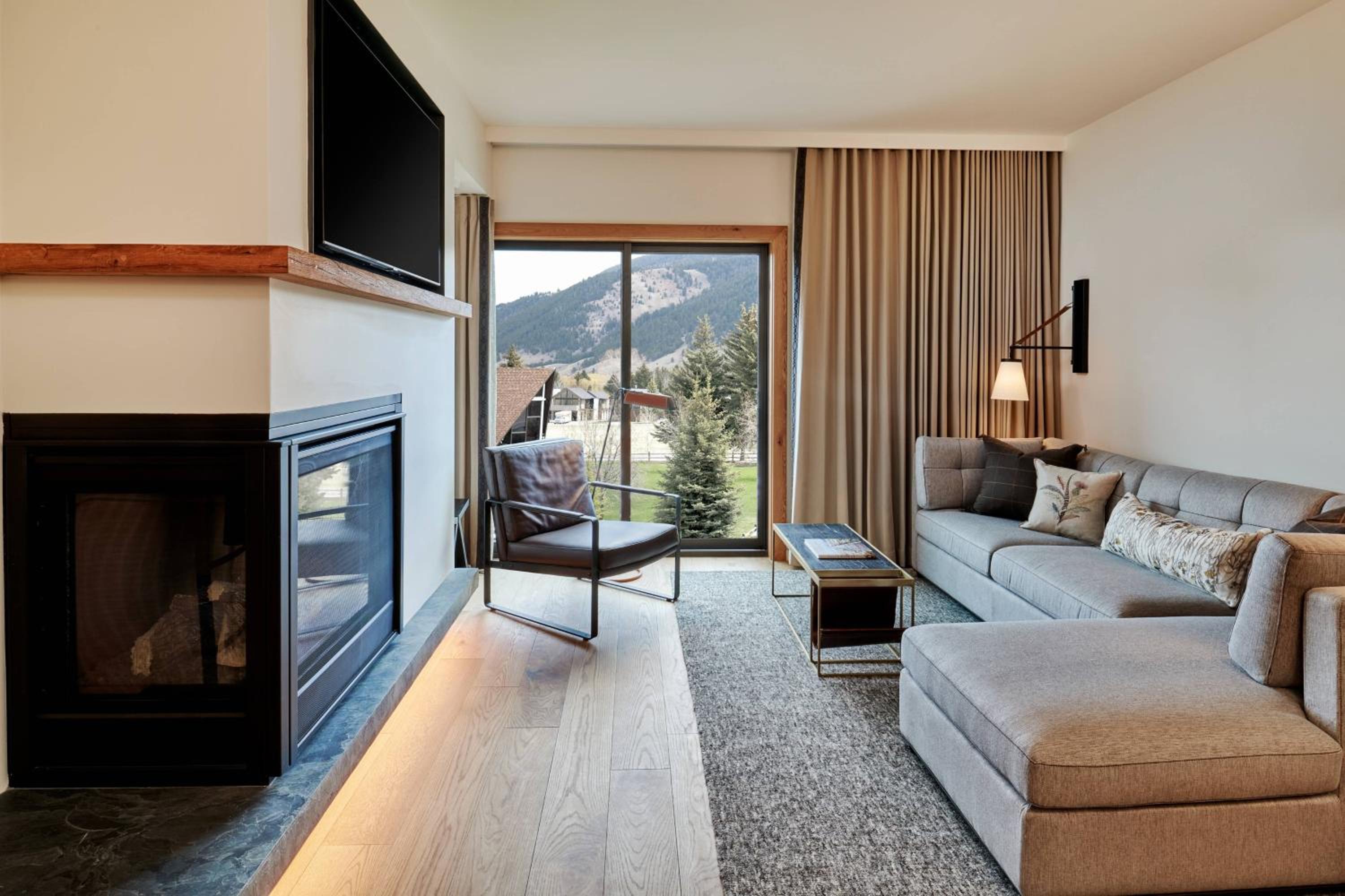 One-Bedroom Premier King Suite with Sofa Bed - Photo 1