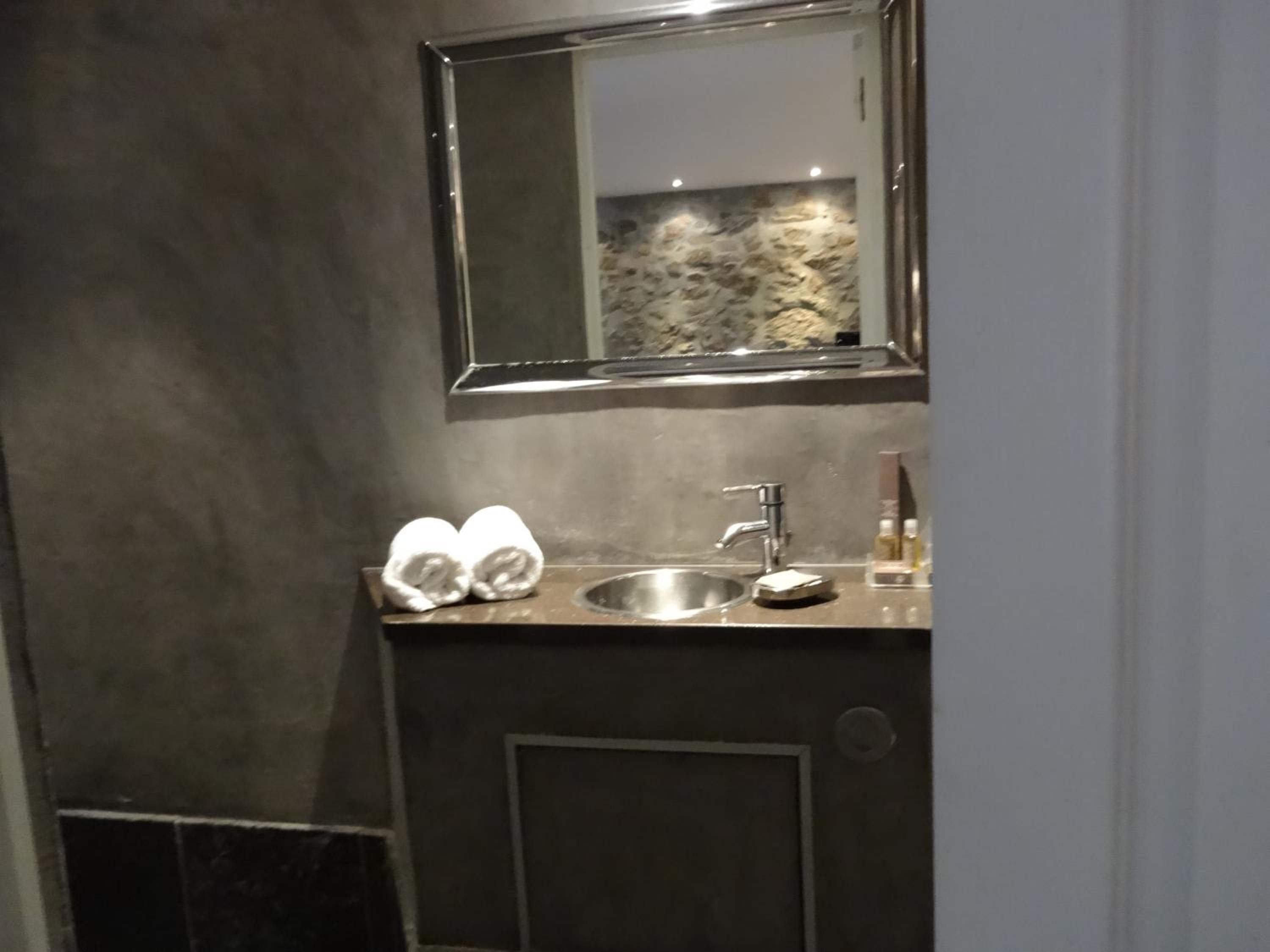 Large Superior Double Room - Ground Floor photo 3