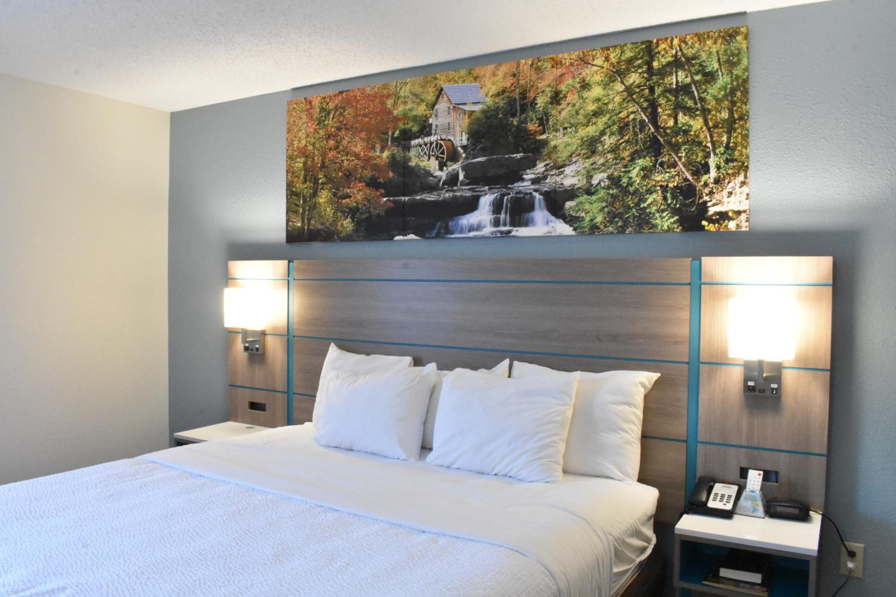King Room - Non-Smoking - Photo 10