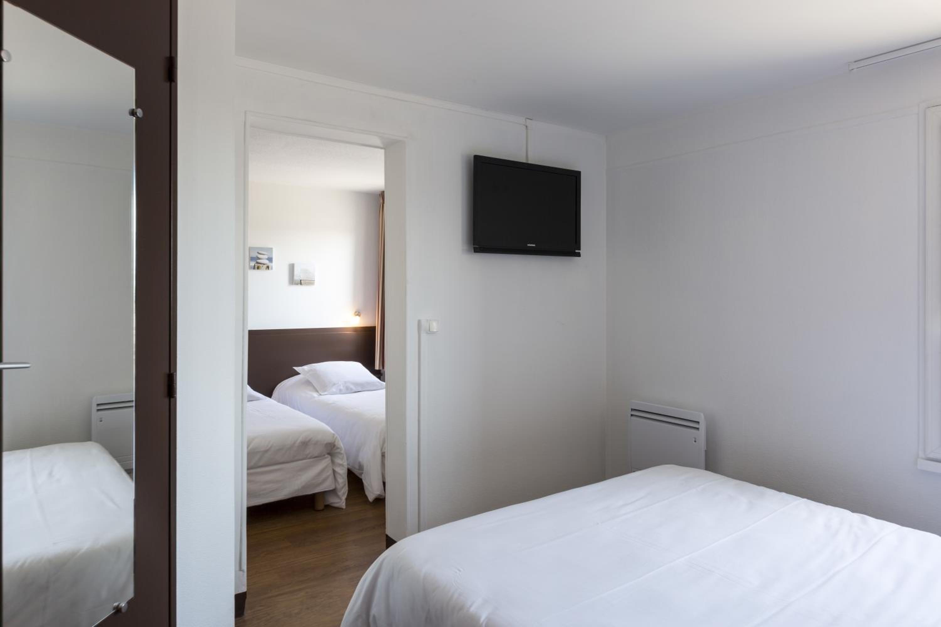 Quadruple Room - 24m2 photo 3