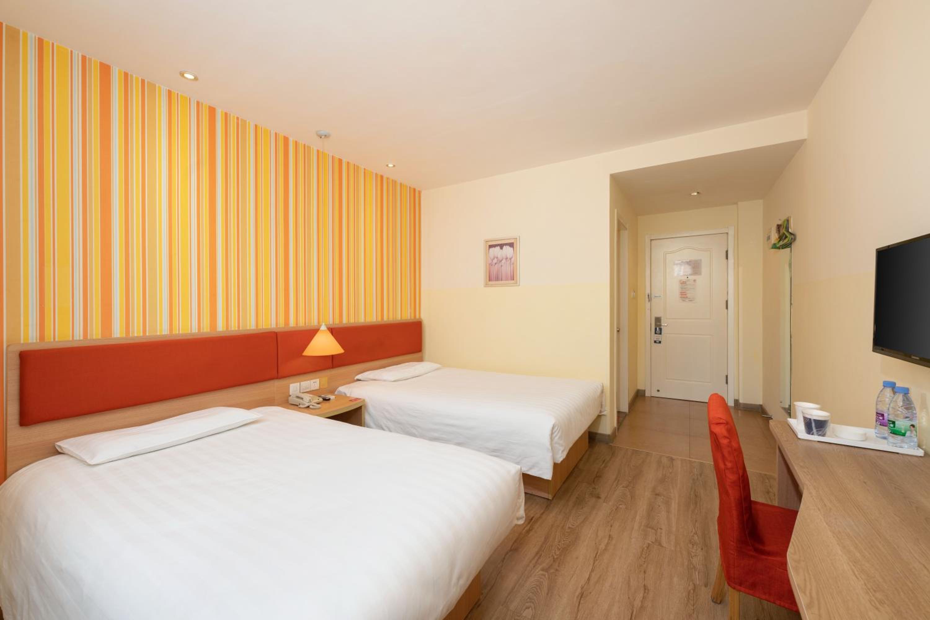 Standard Twin Room photo 1