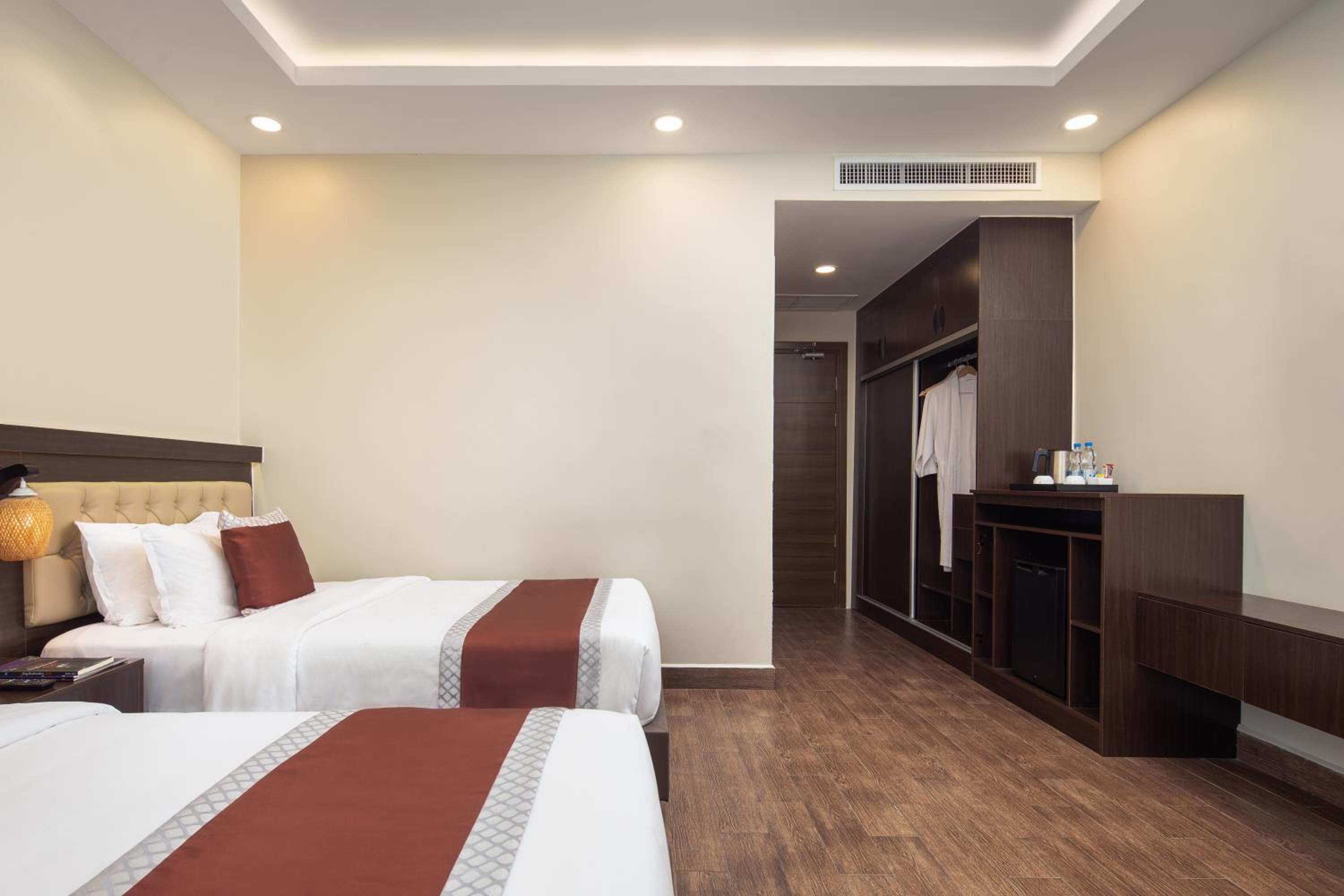 Premier Twin Room - Photo 3