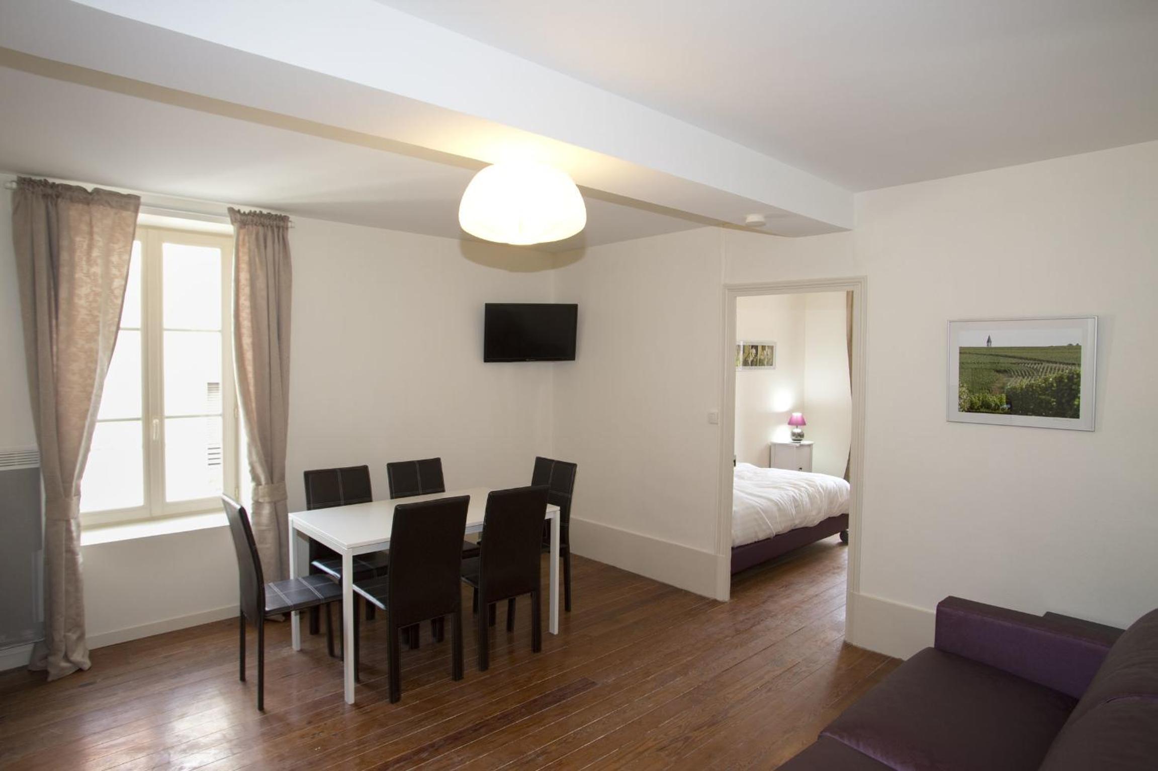 Apartment photo 2