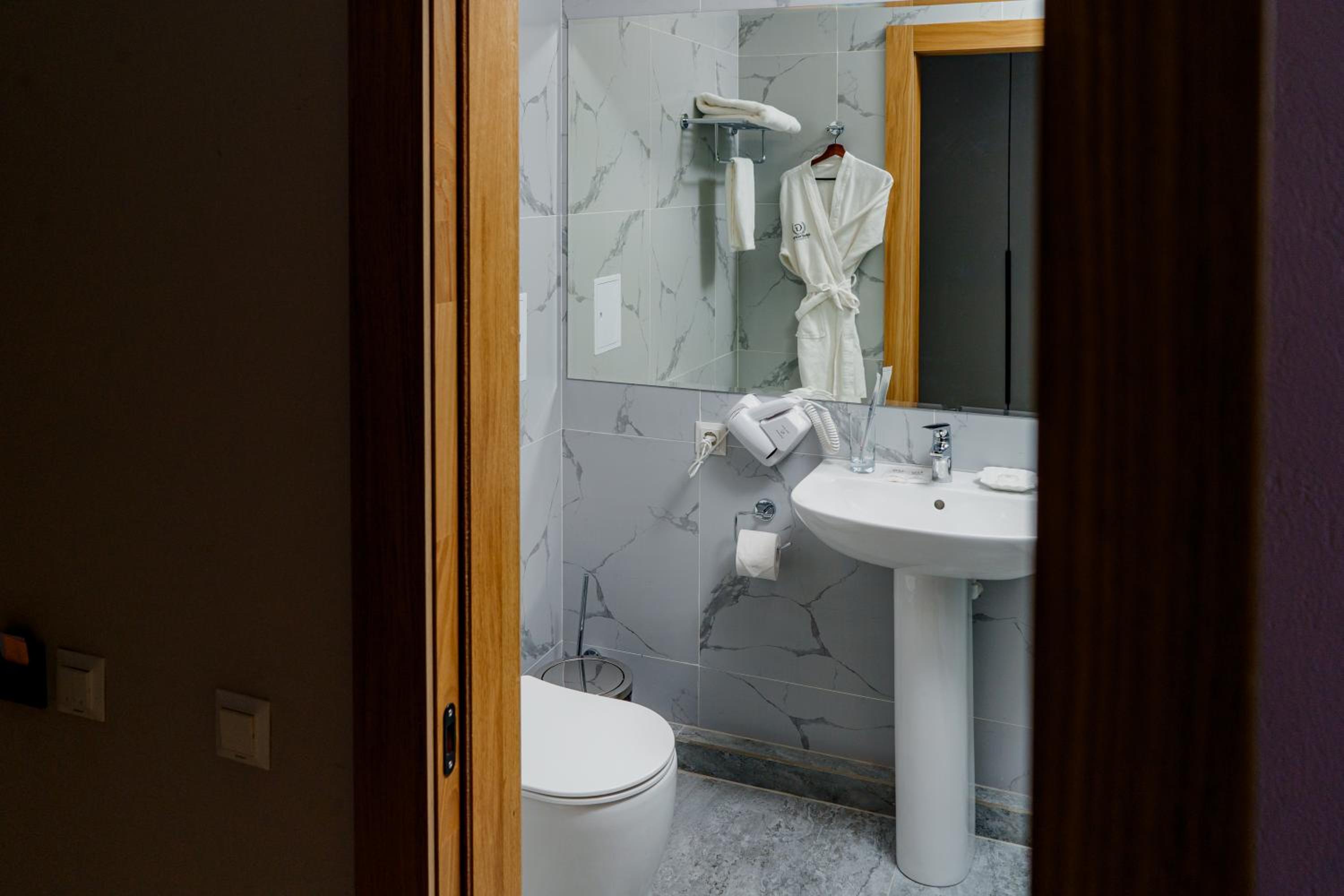 Double or Twin Room photo 3