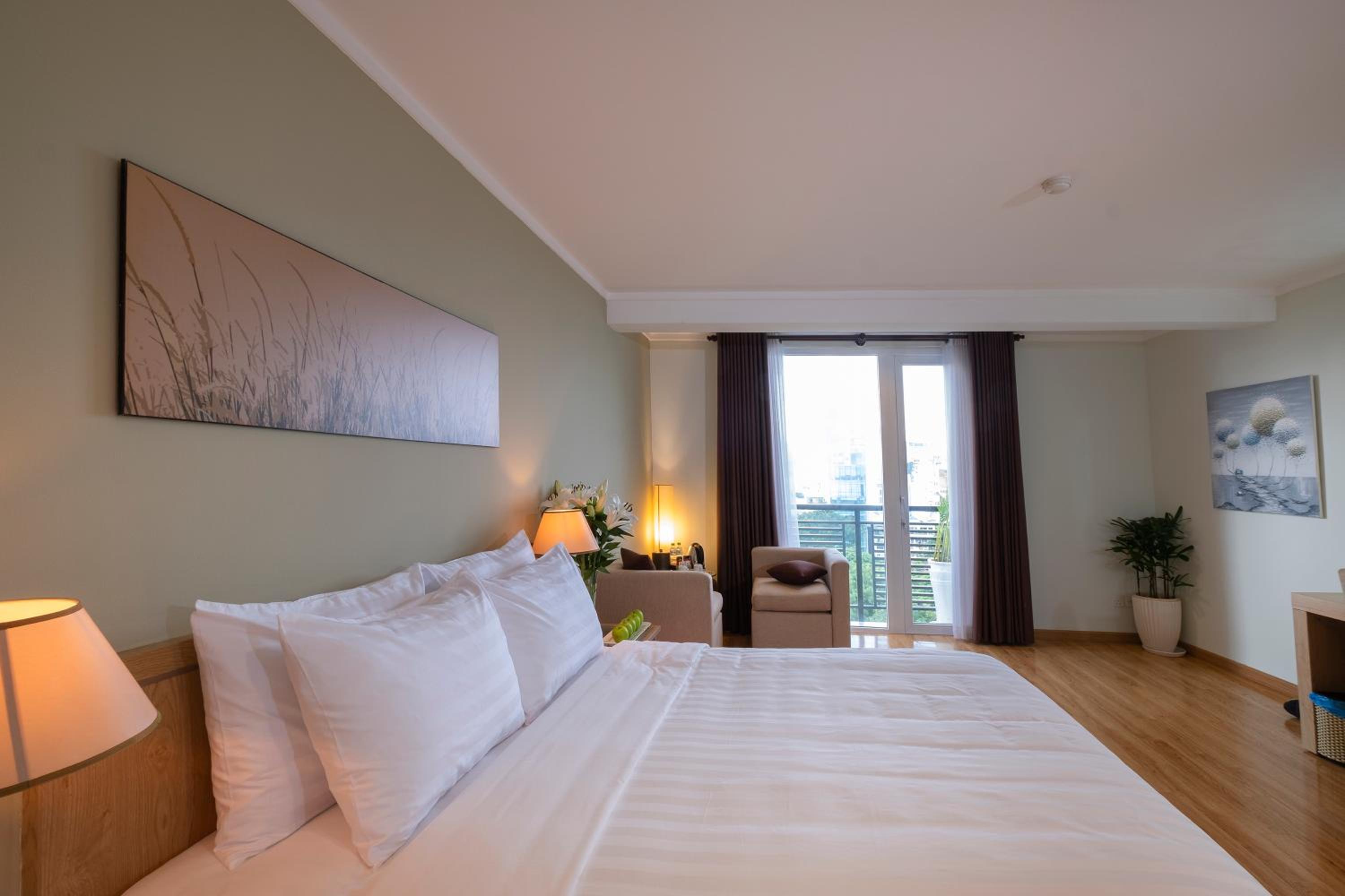 Deluxe Parkview Double with city view photo 1