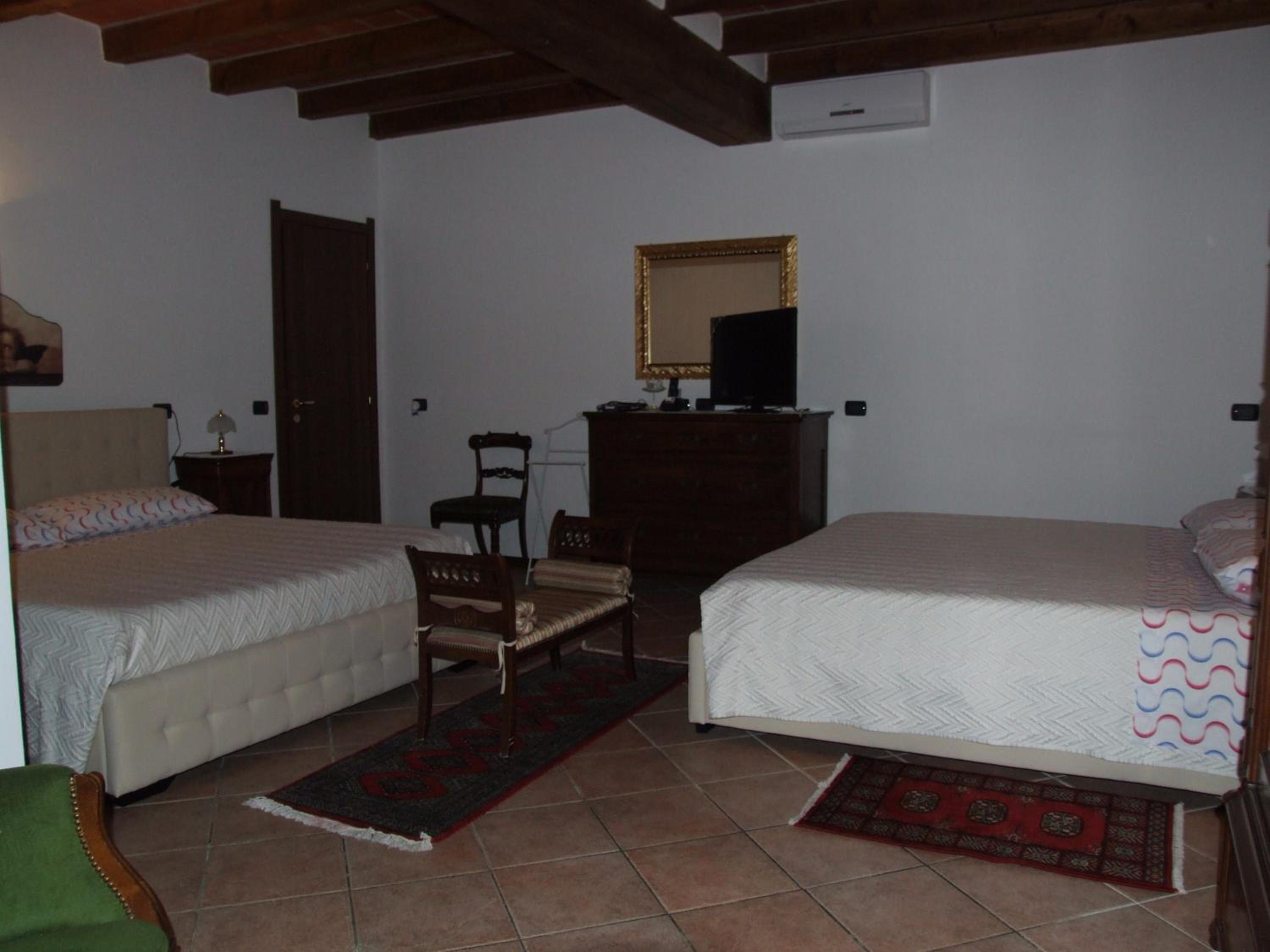 Deluxe Quadruple Room - Photo 6