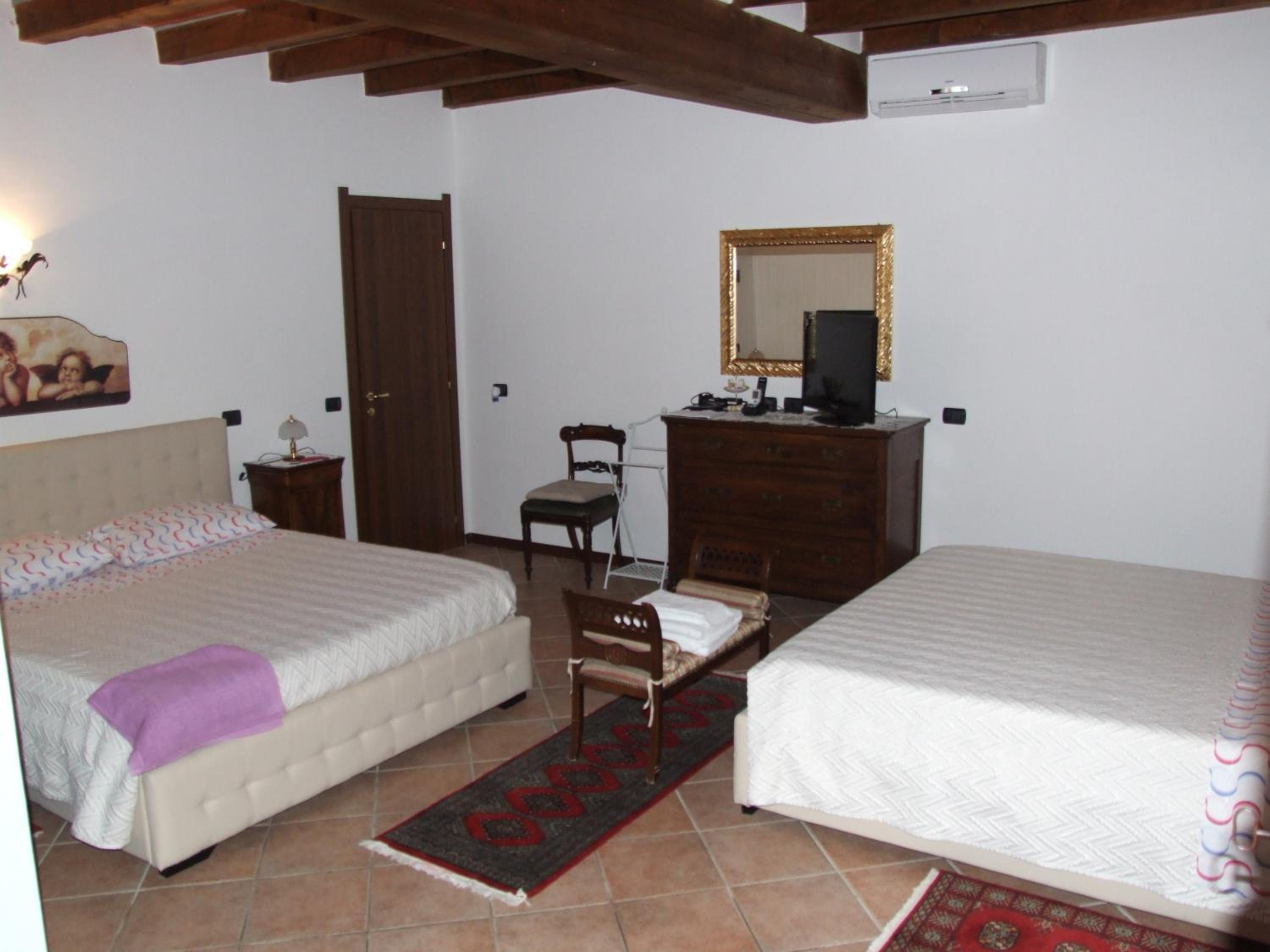 Deluxe Quadruple Room - Photo 1