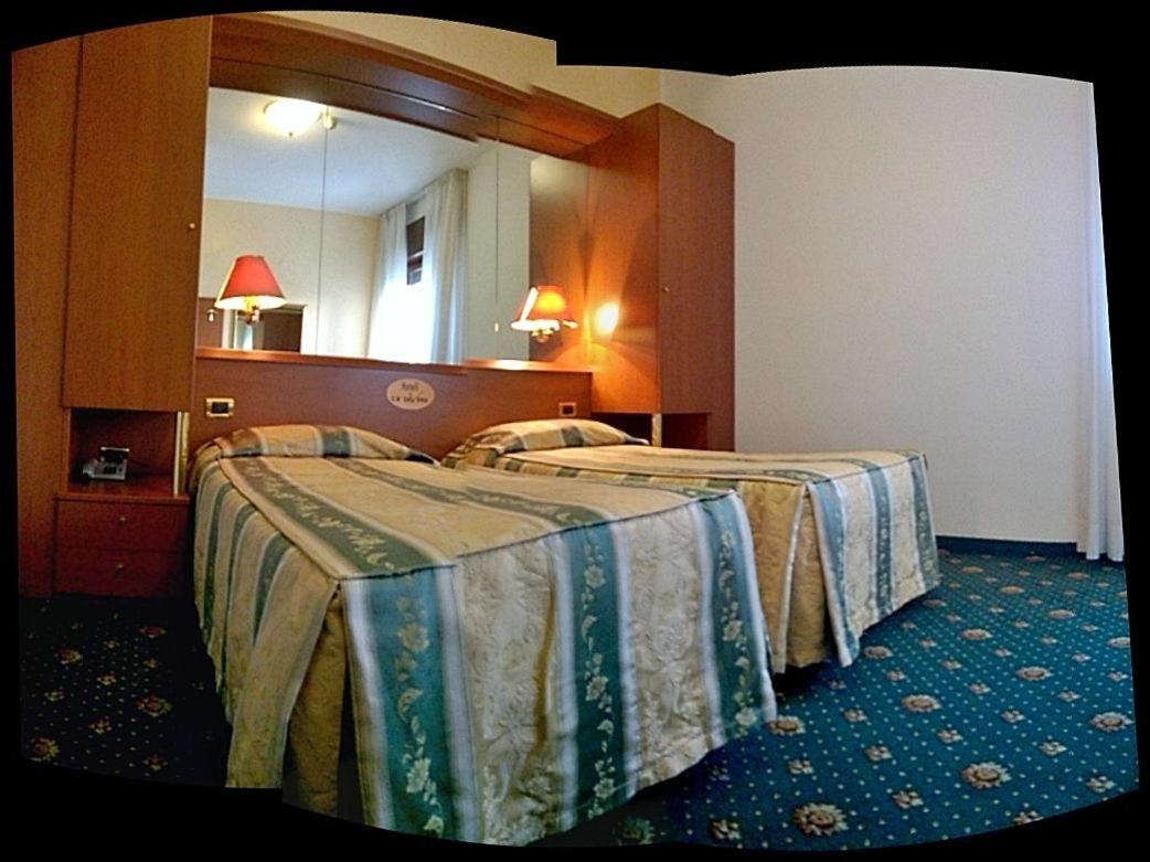 Double or Twin Room - Photo 10