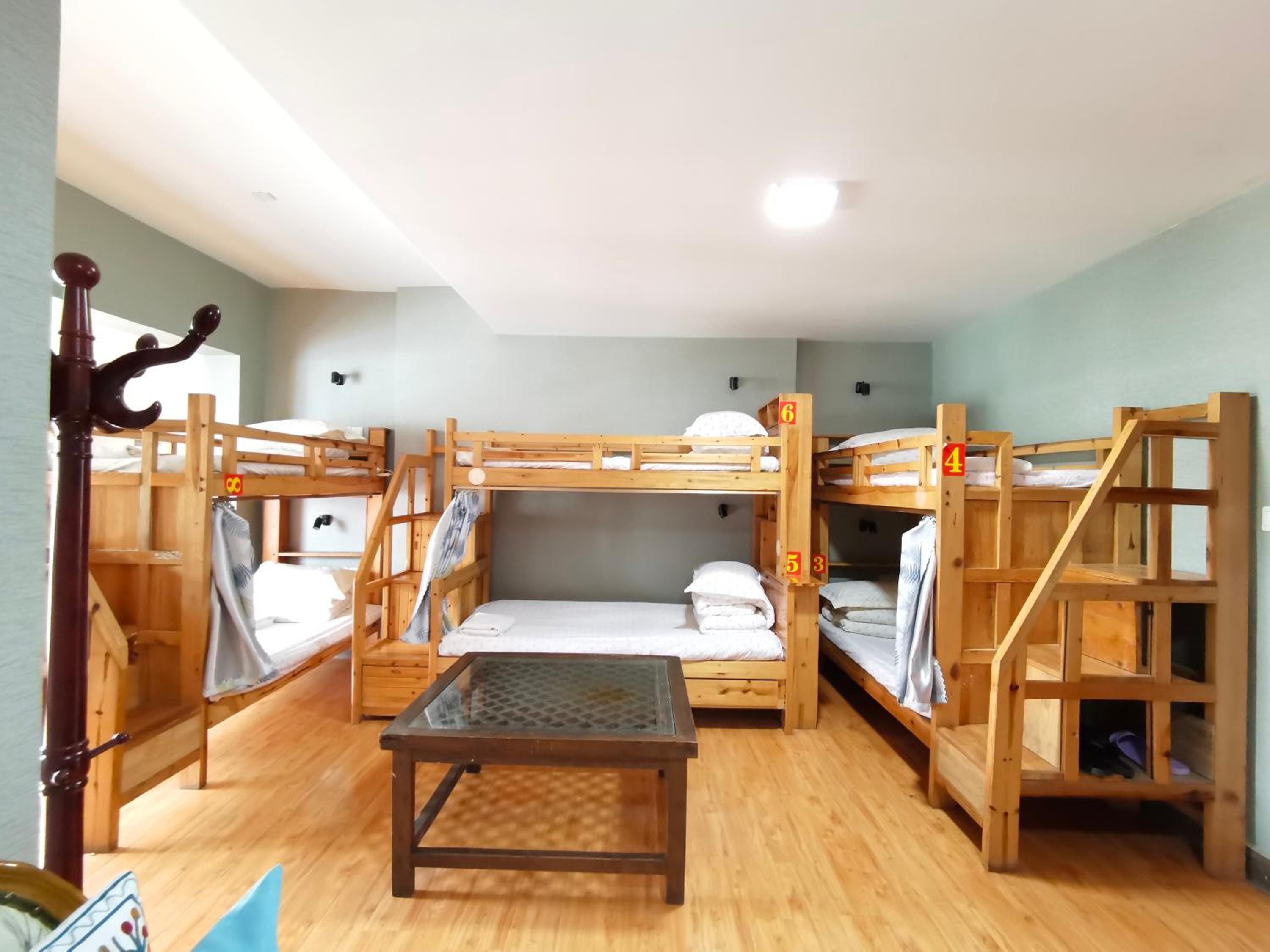 Bed in 8-Bed Mixed Dormitory Room photo 1