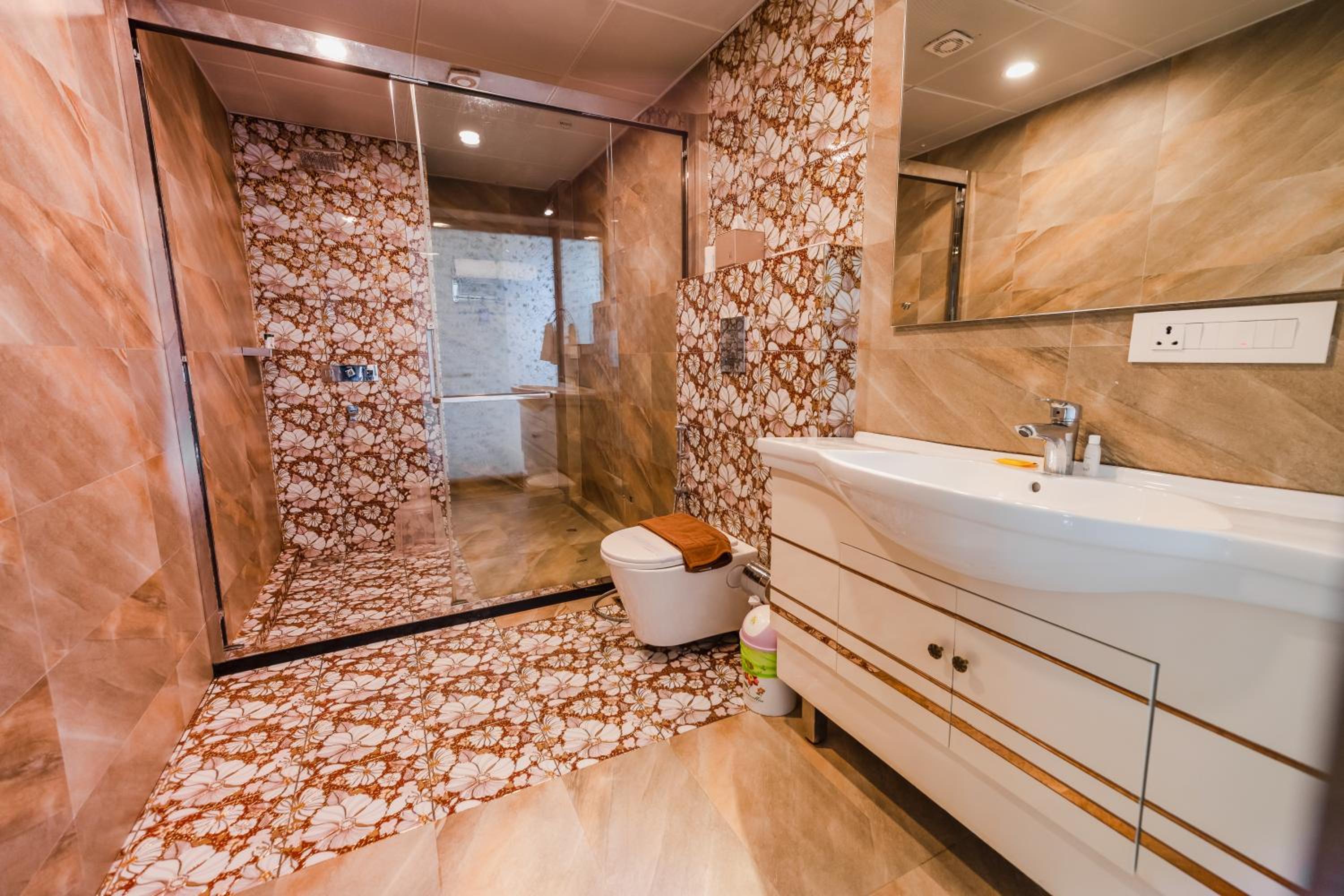 Corner Club Suite with Complimentary Adventure Activities and 100 Spread Breakfast photo 2