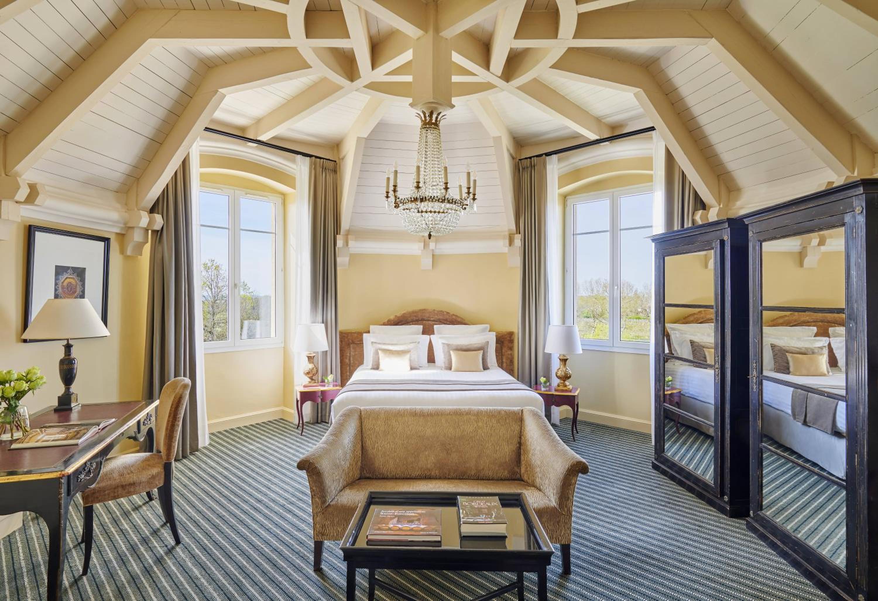 Castle Executive Room - Photo 3
