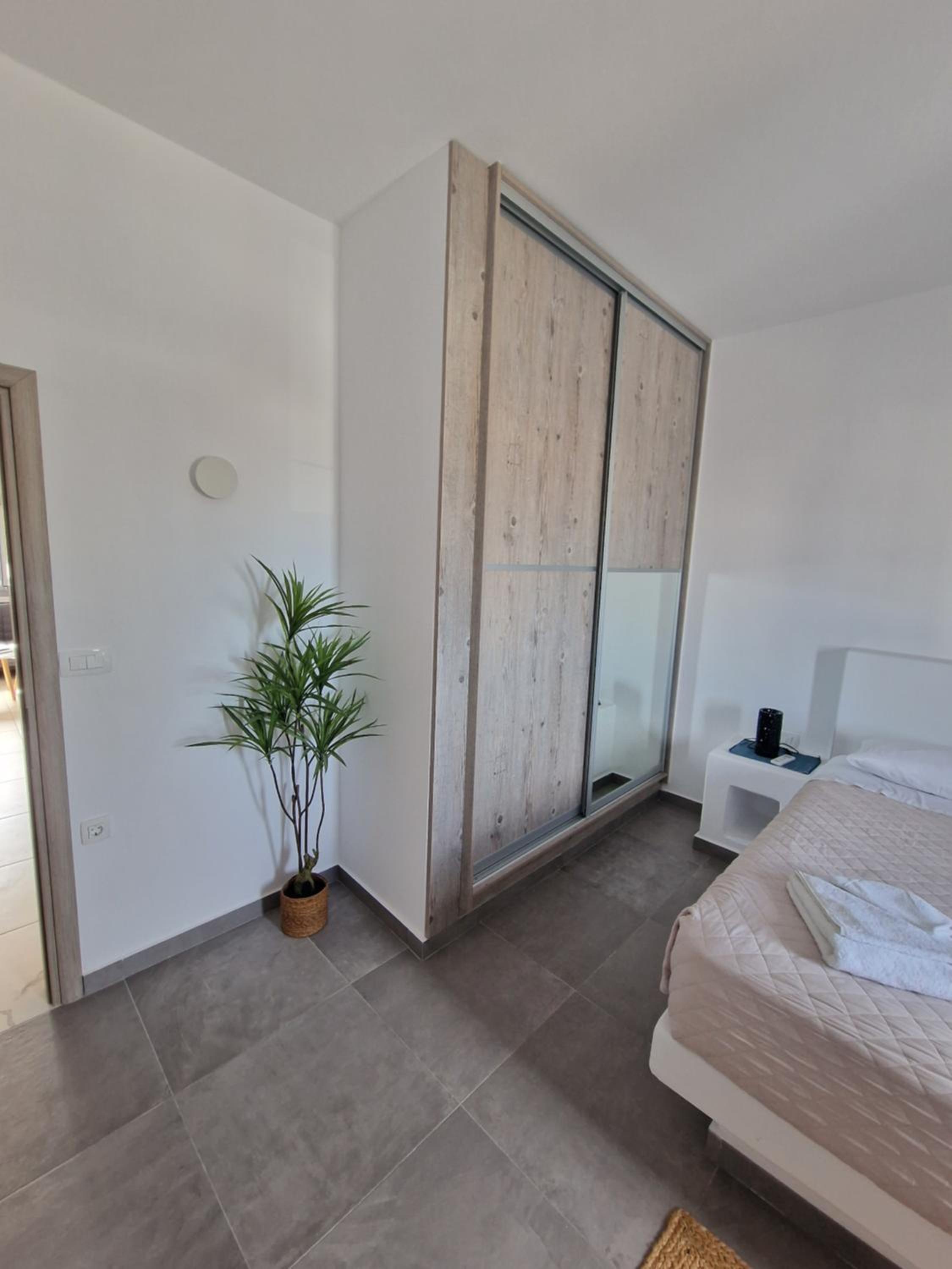One-Bedroom Apartment photo 3