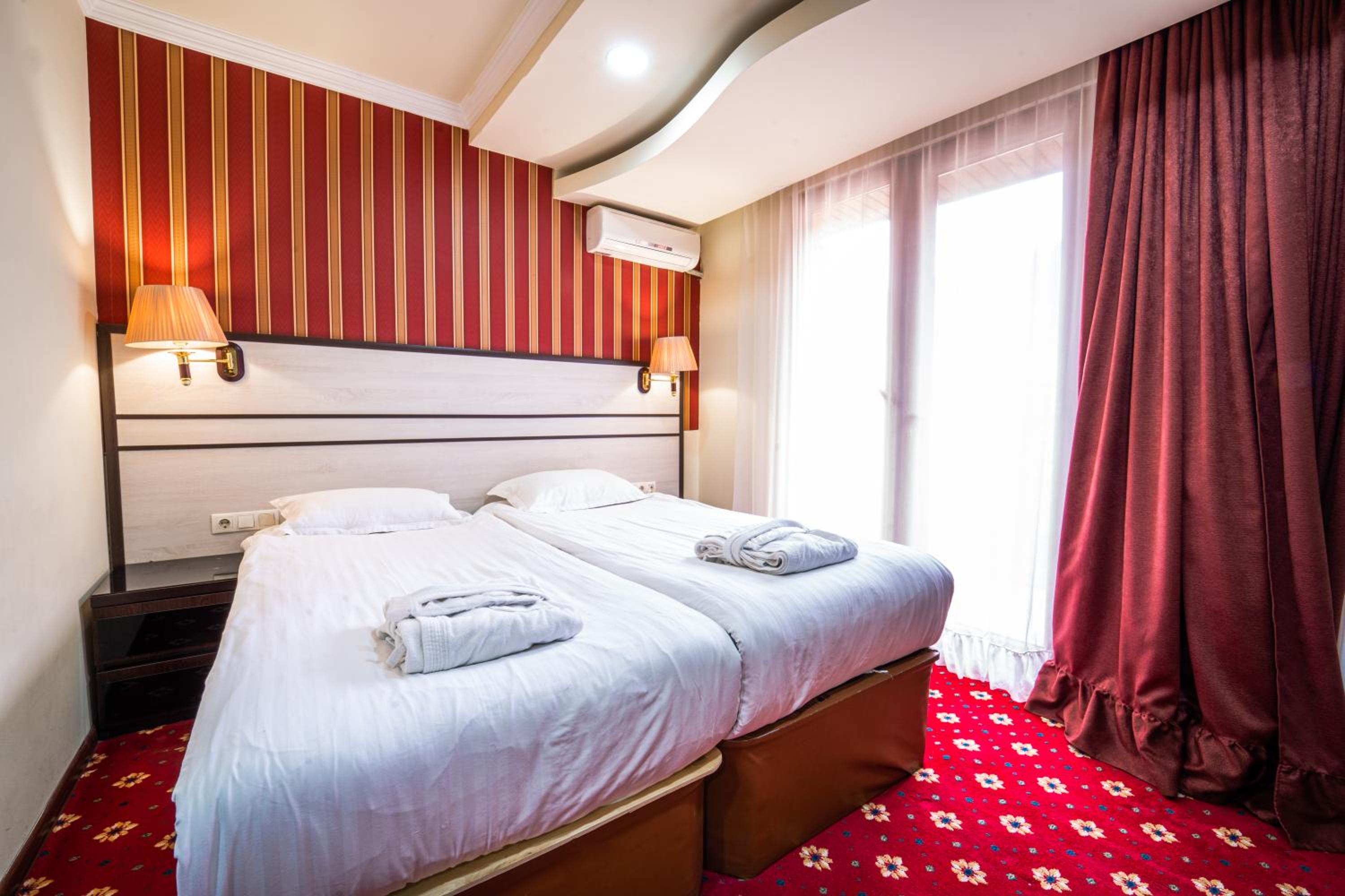 Standard Twin Room - Photo 4