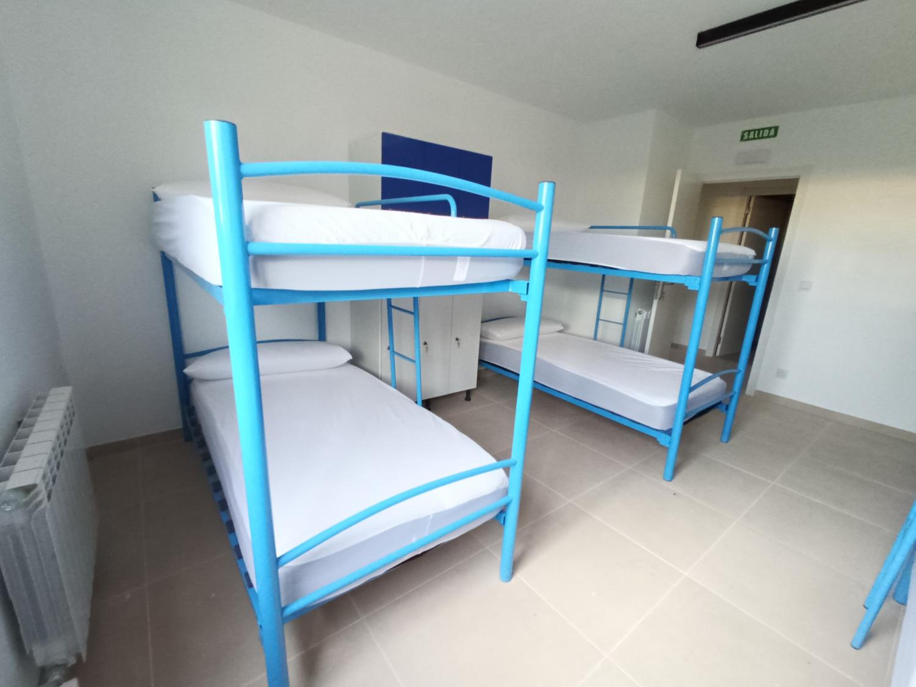 Habitación compartida mixta de 8 camas