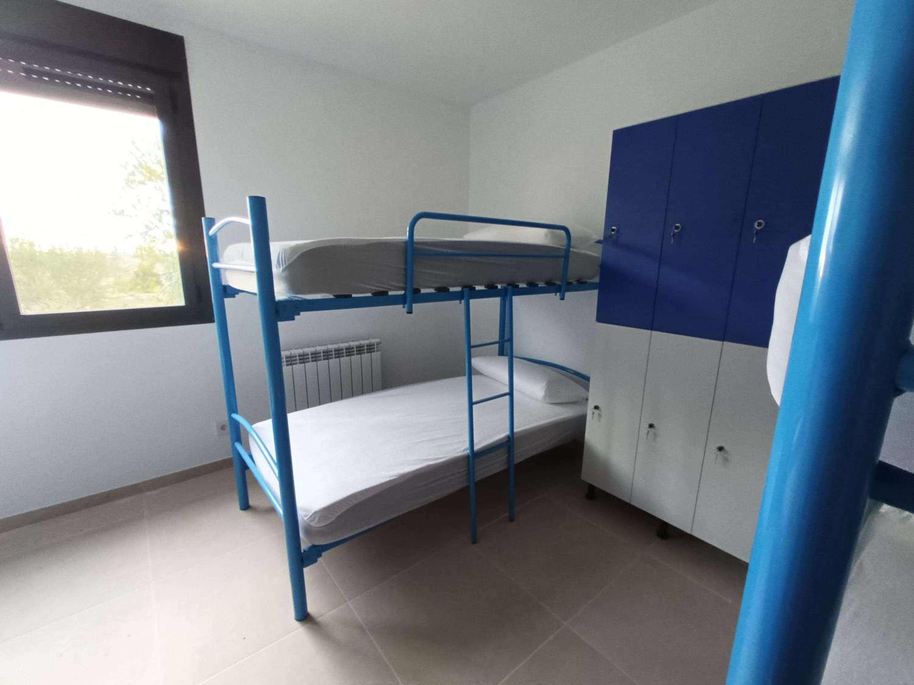 8-Bed Mixed Dormitory Room photo 3