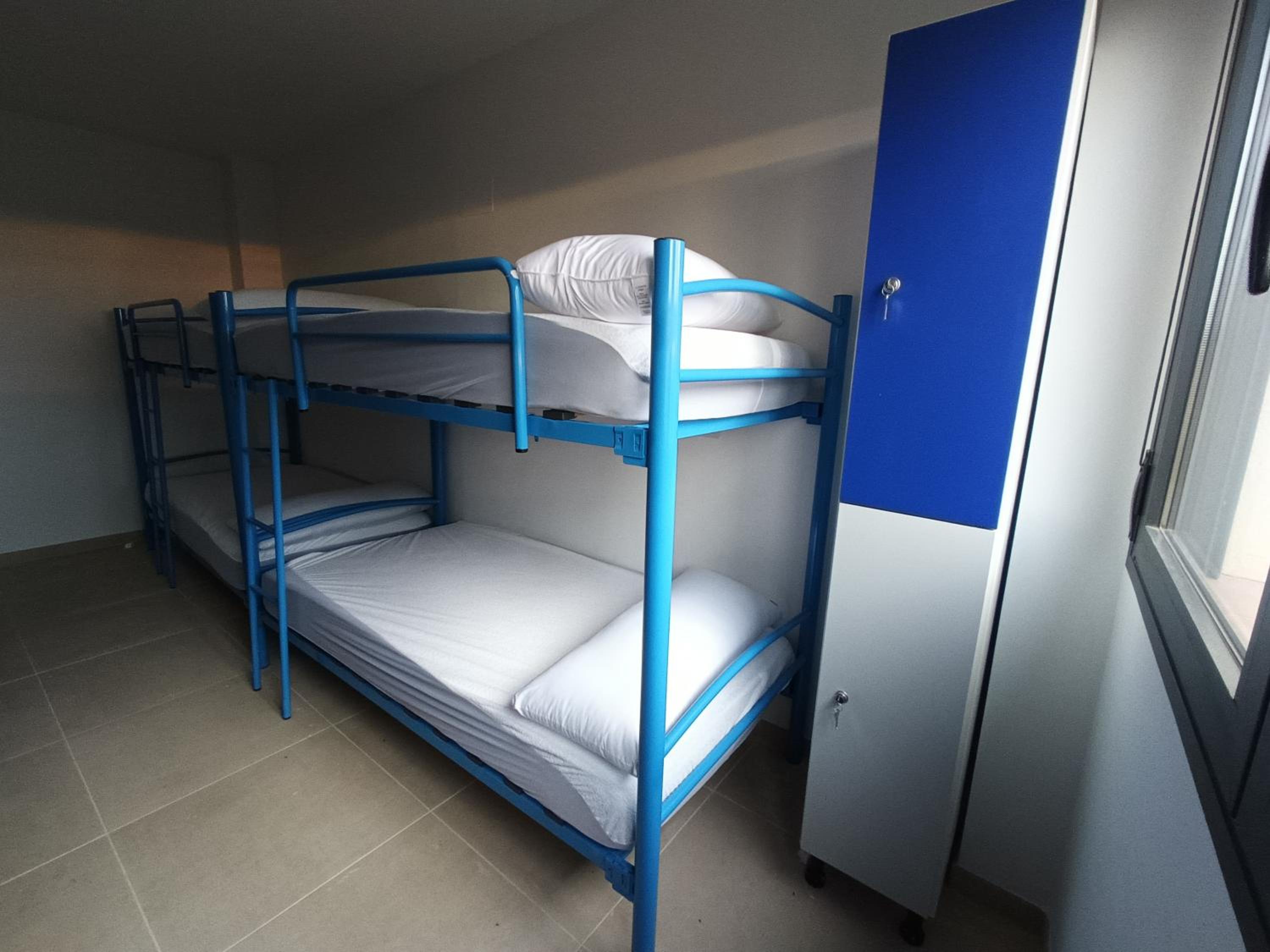 8-Bed Mixed Dormitory Room photo 2