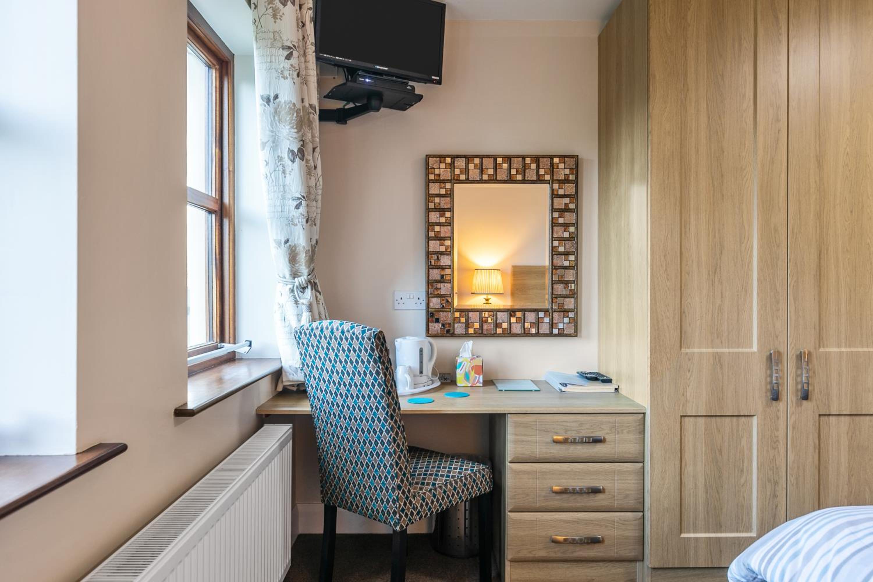 Double or Twin Room with Shower - Photo 3