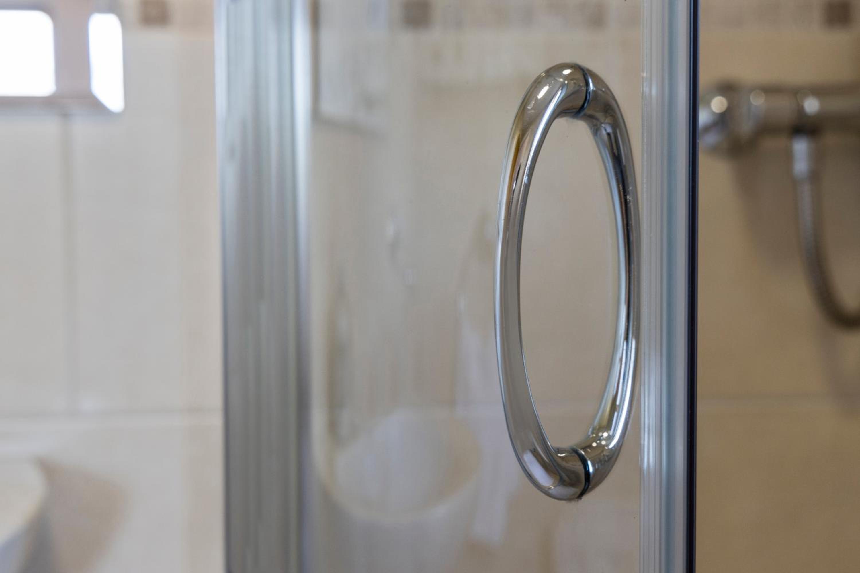 Double or Twin Room with Shower - Photo 8