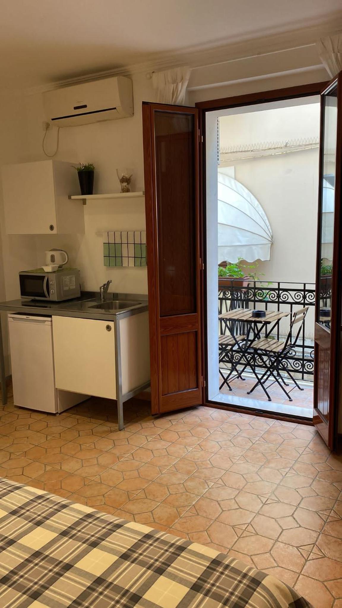 Double or Twin Room with Balcony - Photo 2