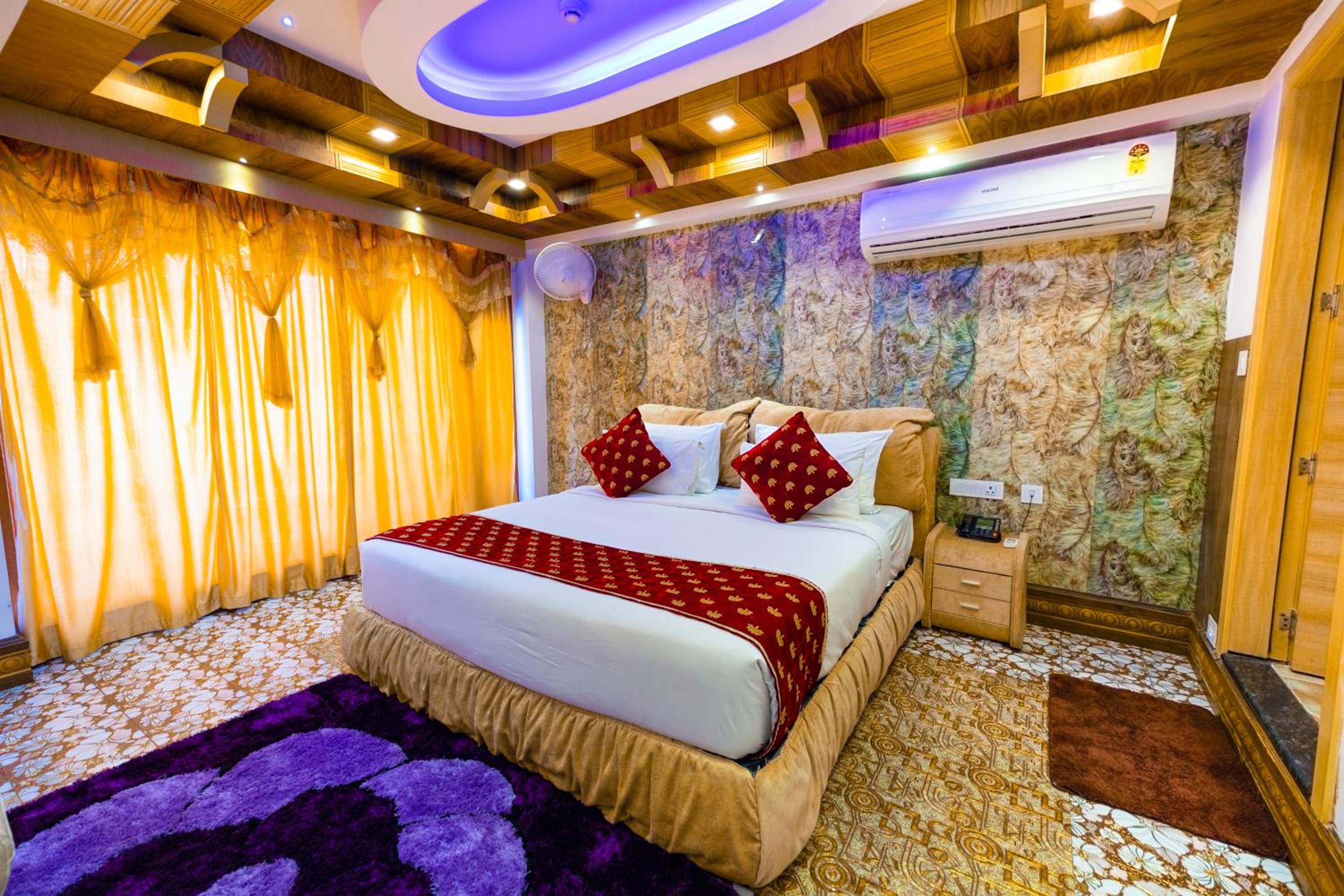 Presidential Suite with Complimentary Adventure Activities and 100 Spread Breakfast