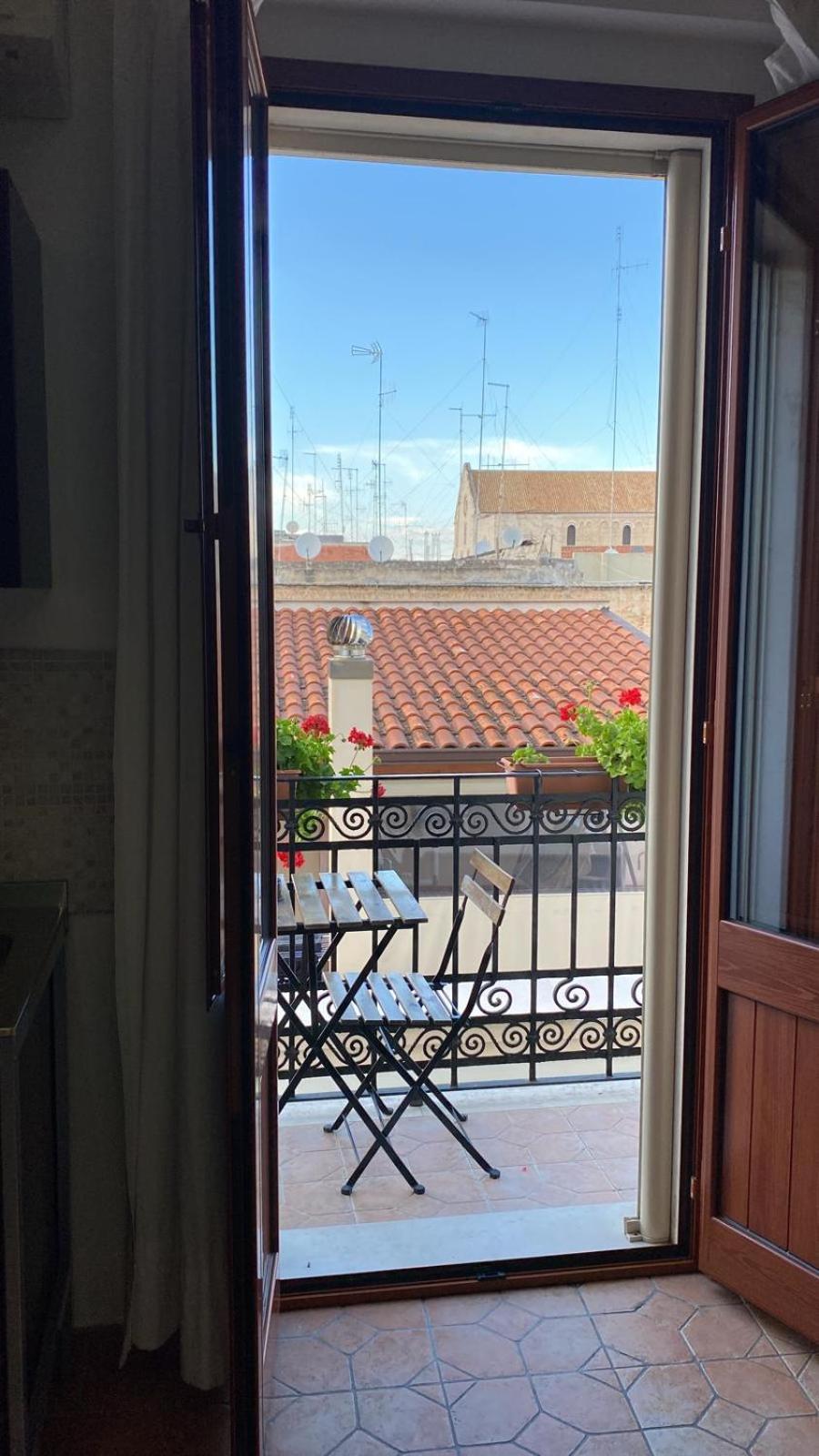 Double or Twin Room with Balcony - Photo 8